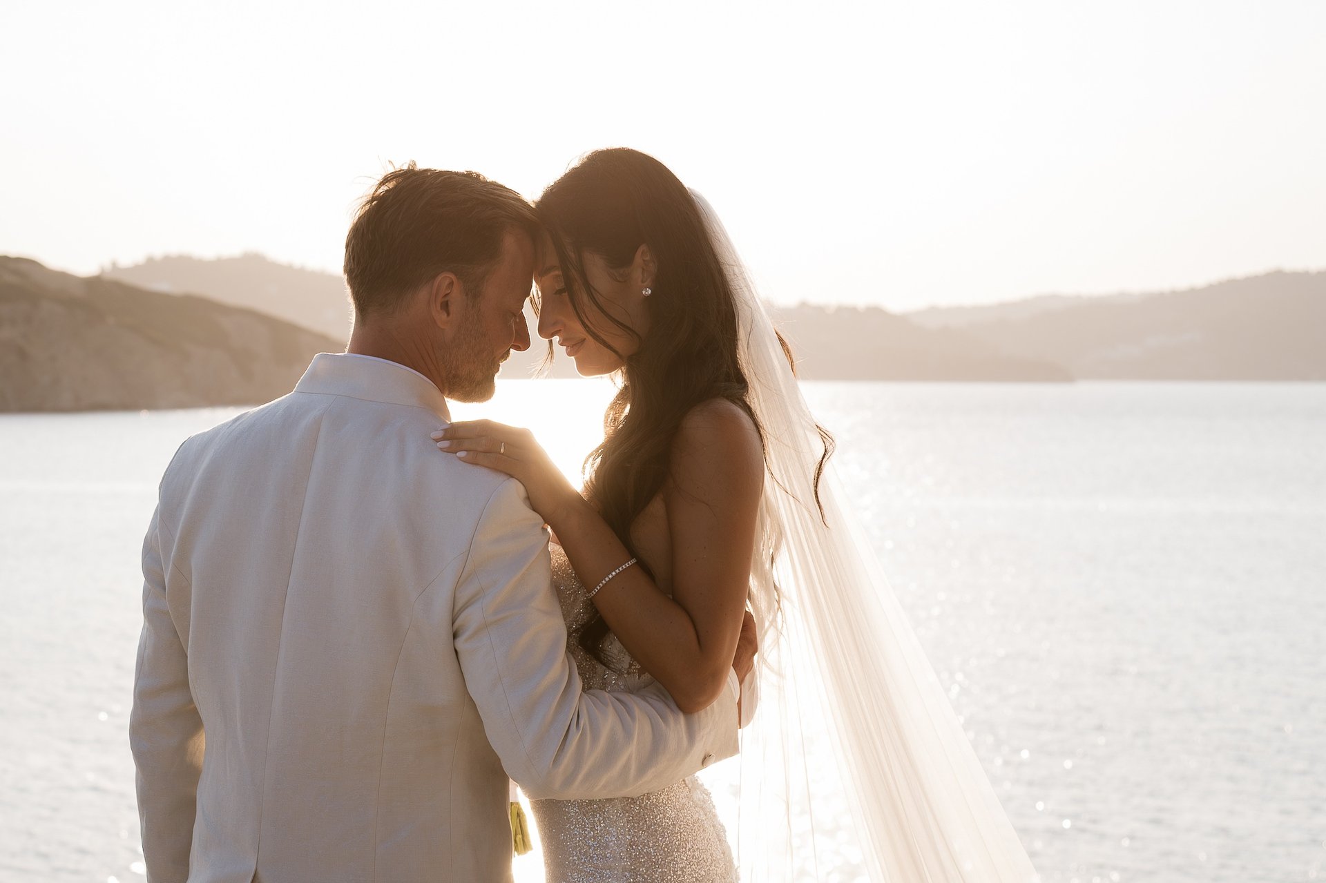 black and white bed linen