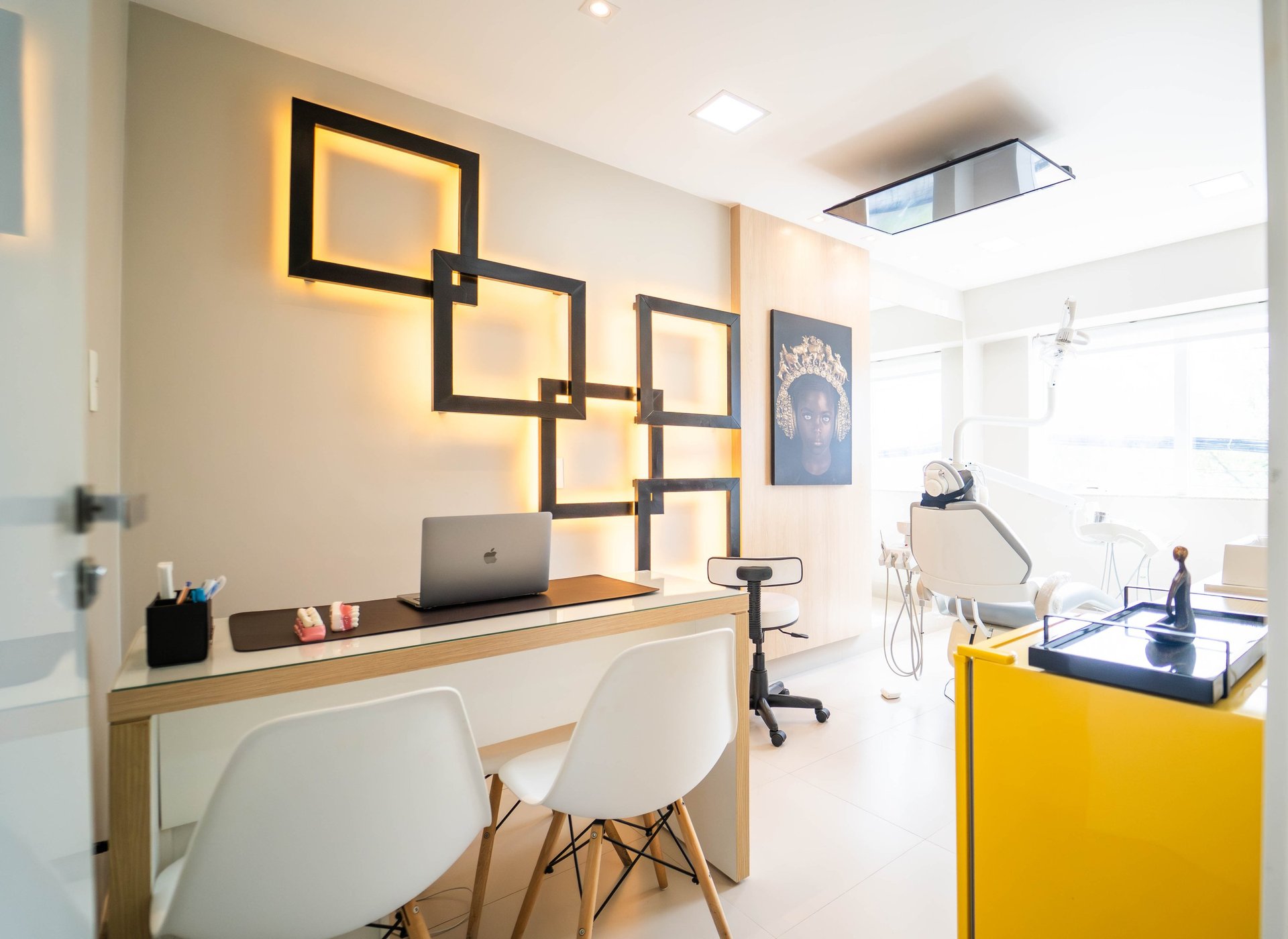 black and white bed linen