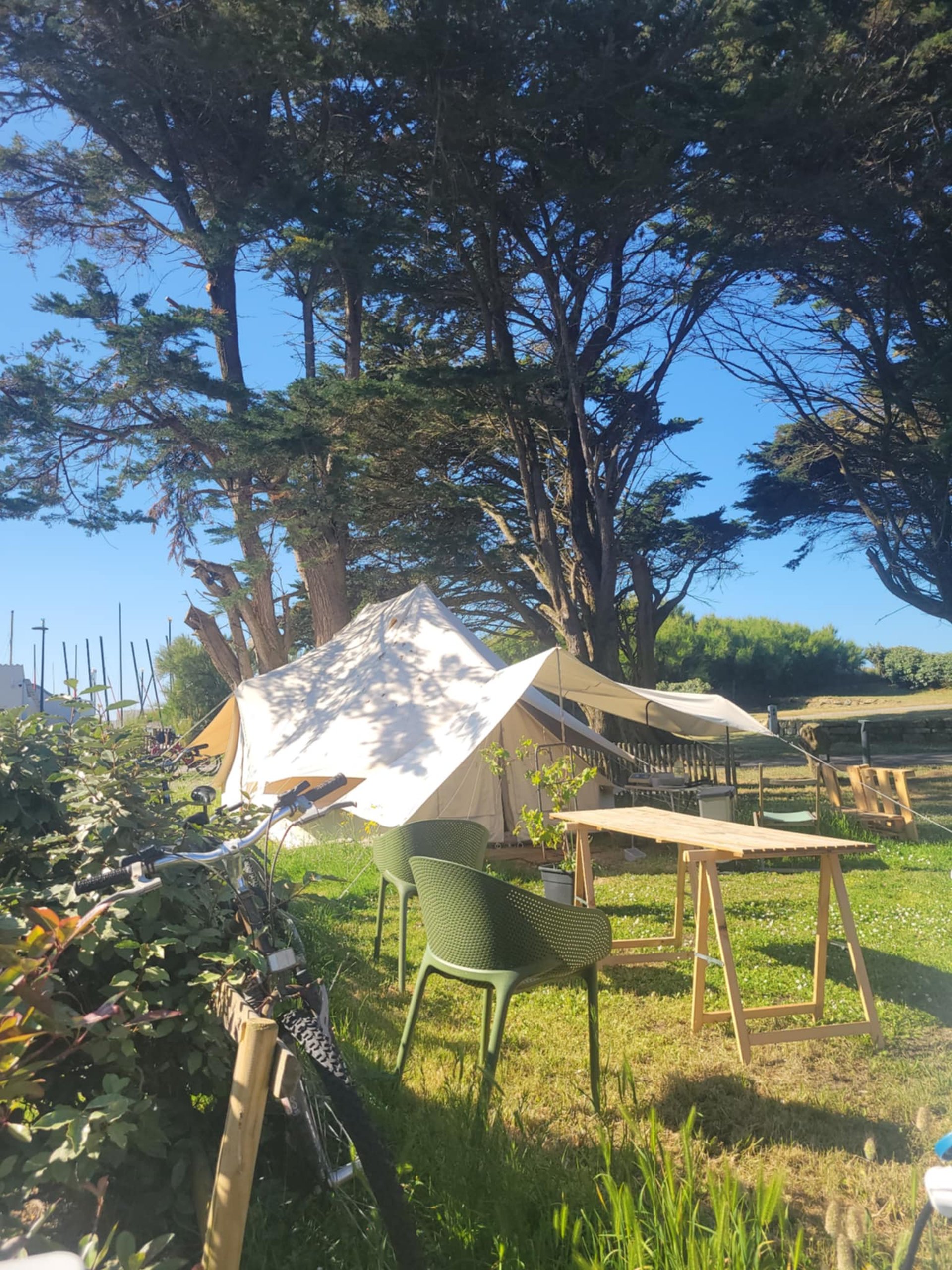 emplacement ombragé pour camping car camping la grée penvins