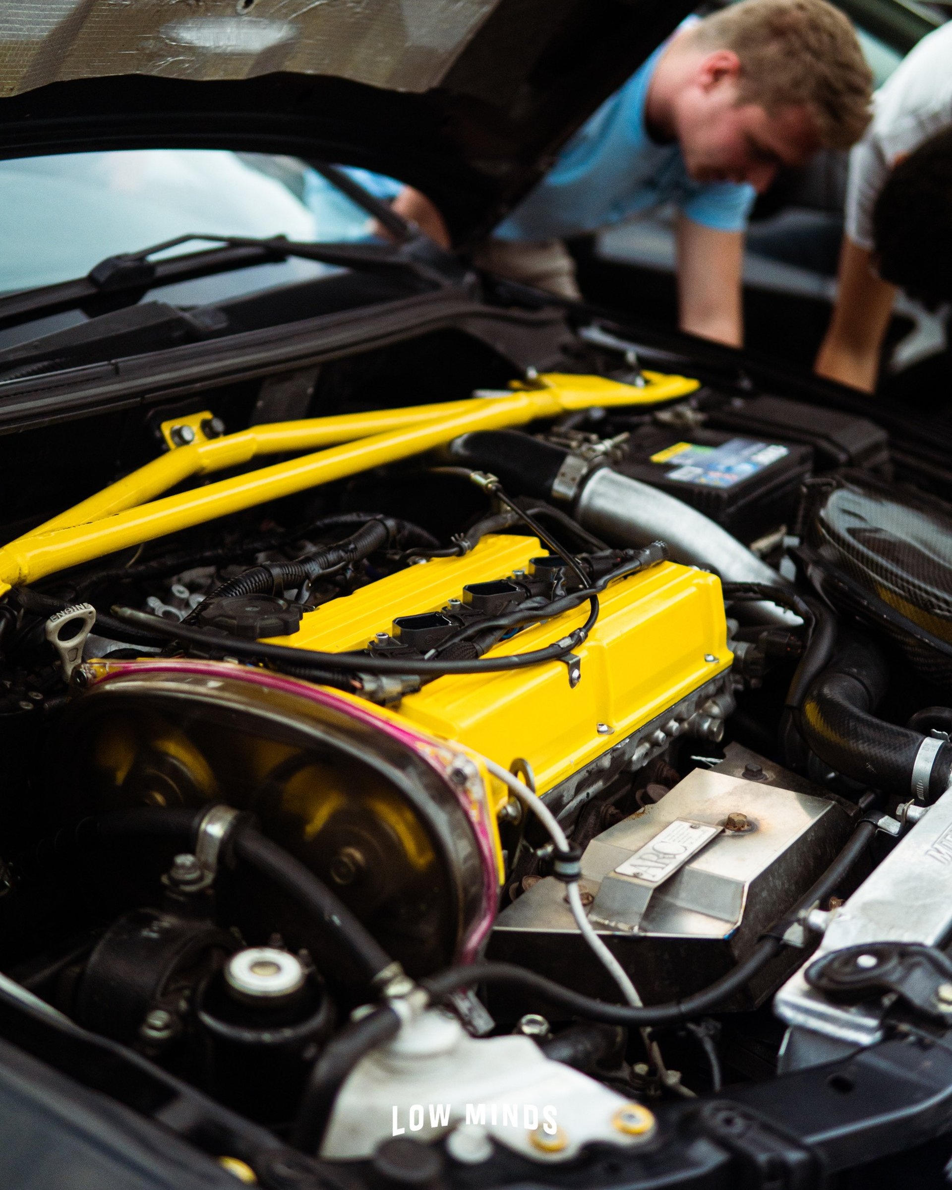 gray computer monitor