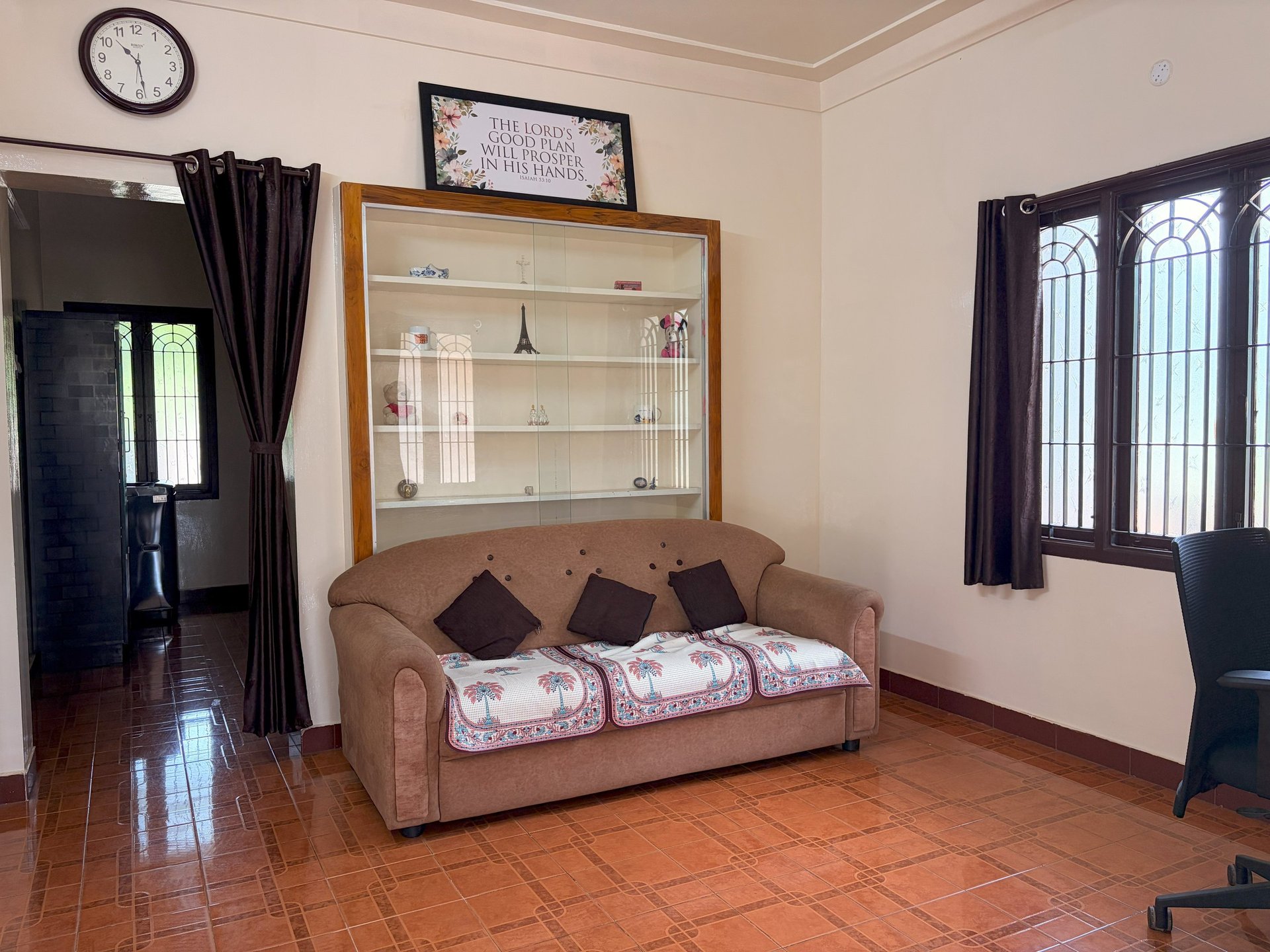 black and white bed linen