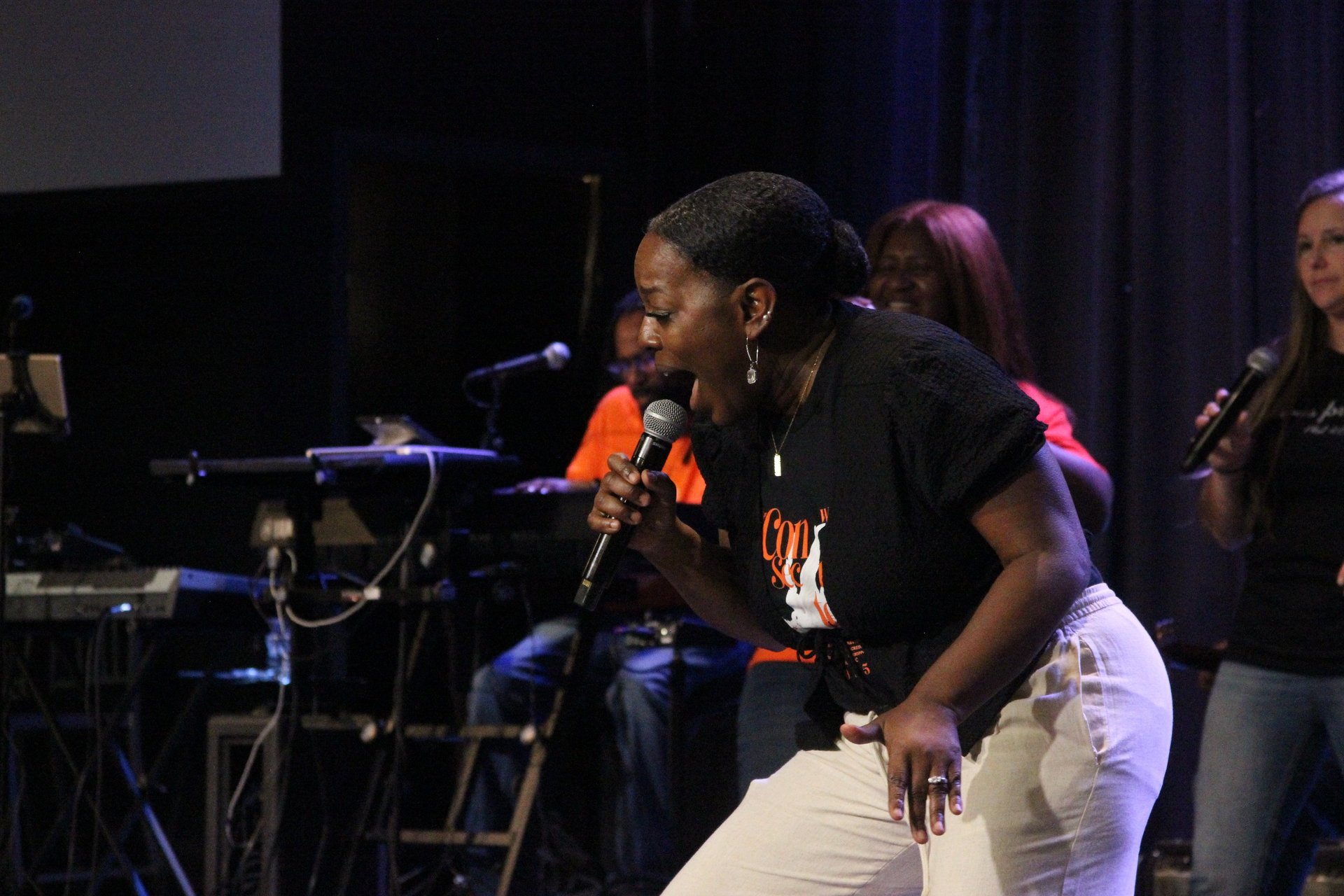 black and white bed linen