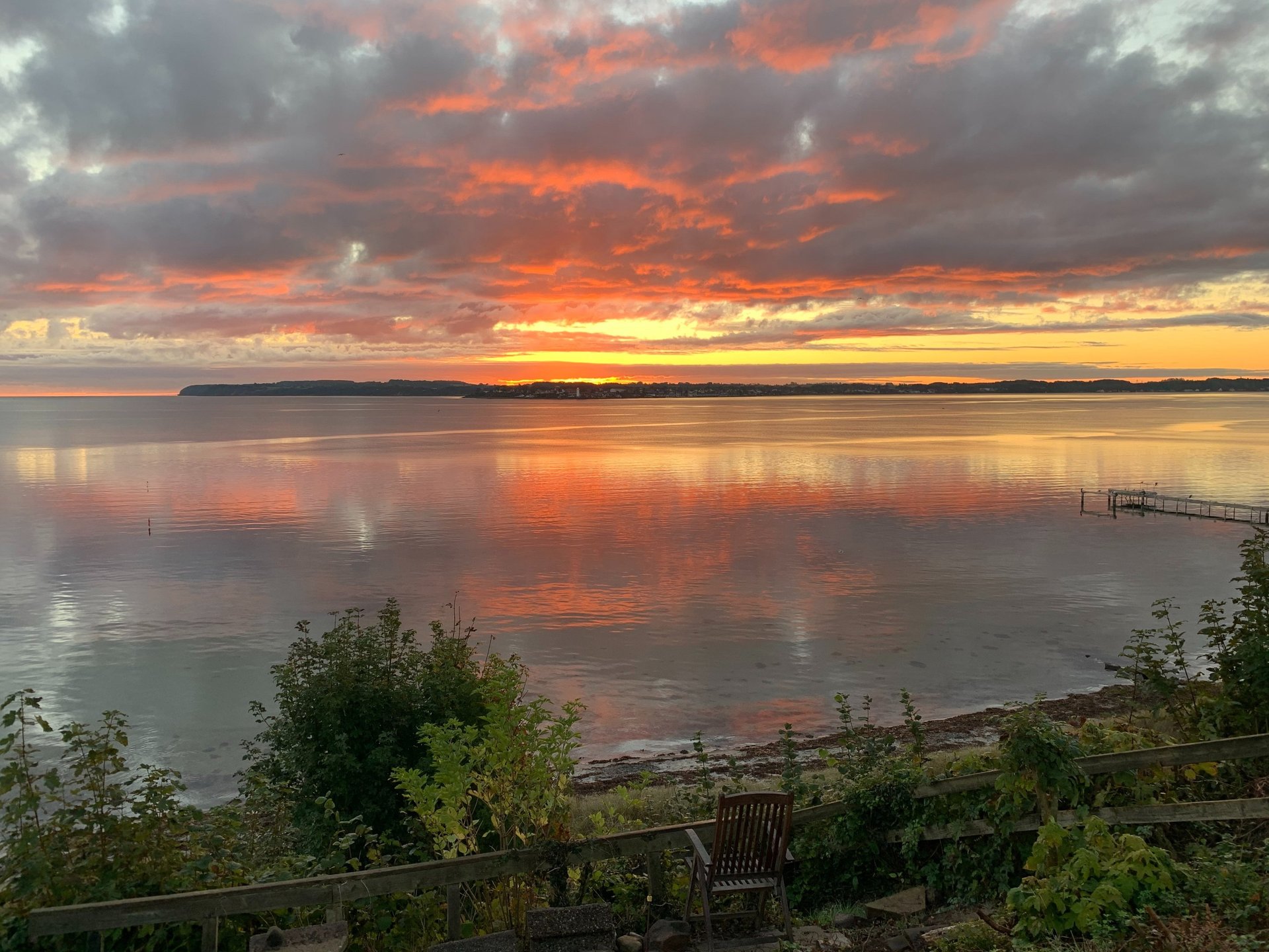 black and white bed linen