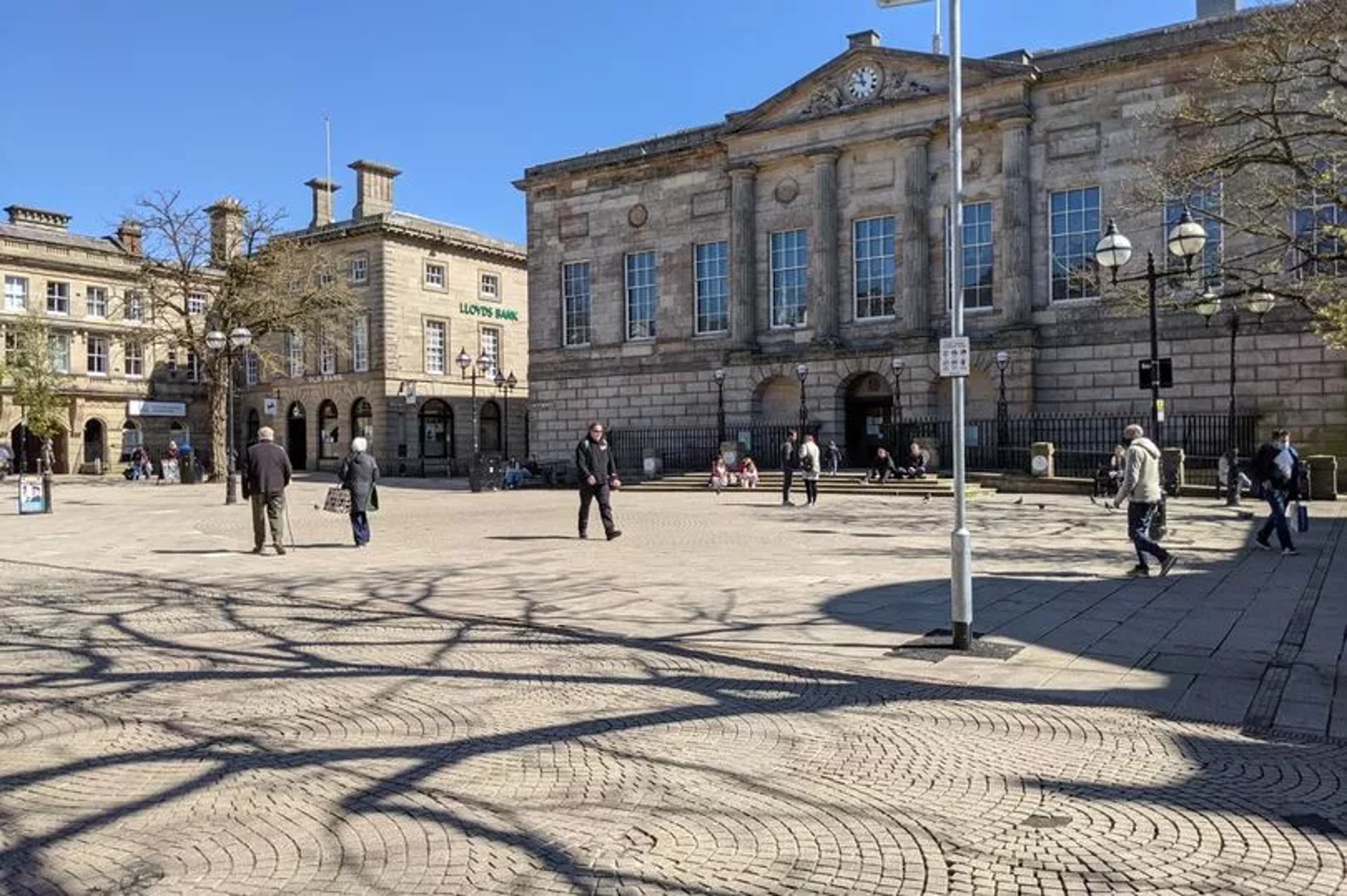 black and white bed linen