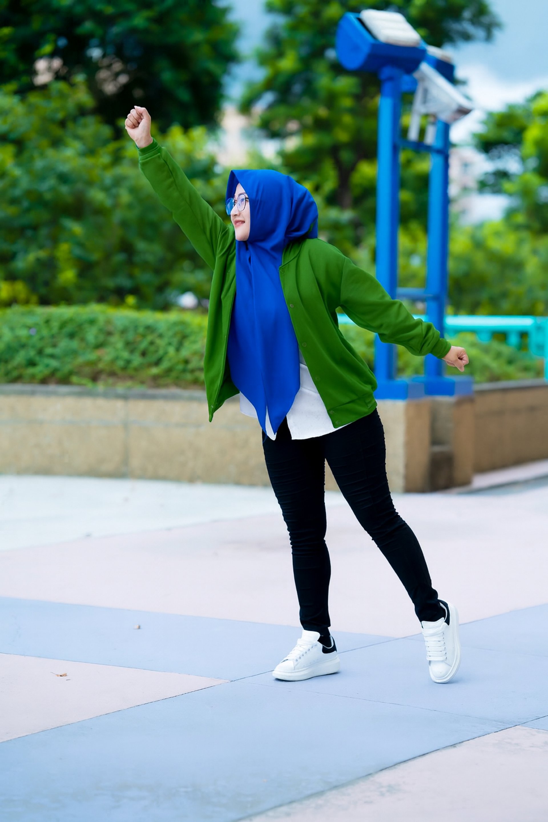 black and brown leather padded tub sofa