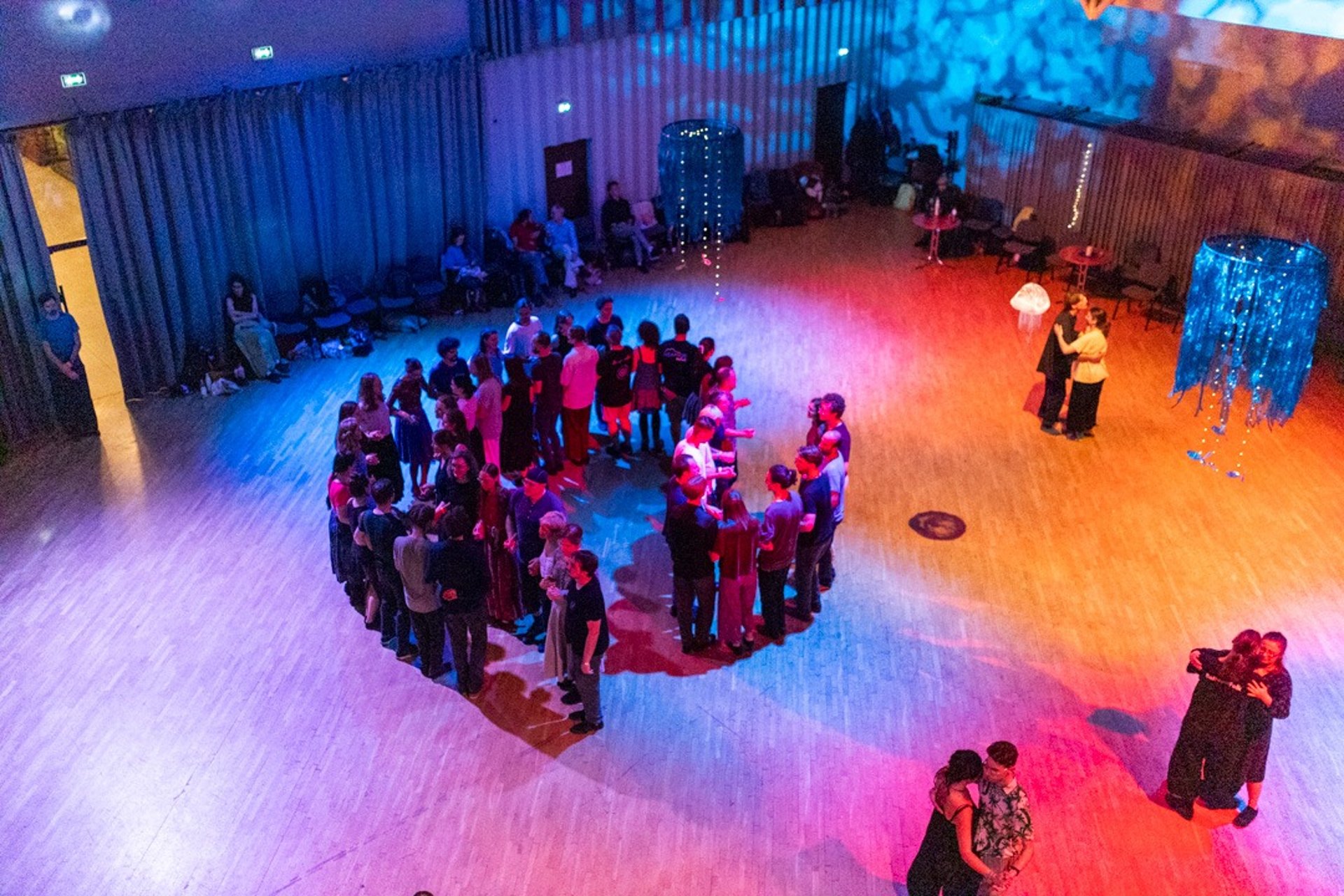 black and white bed linen