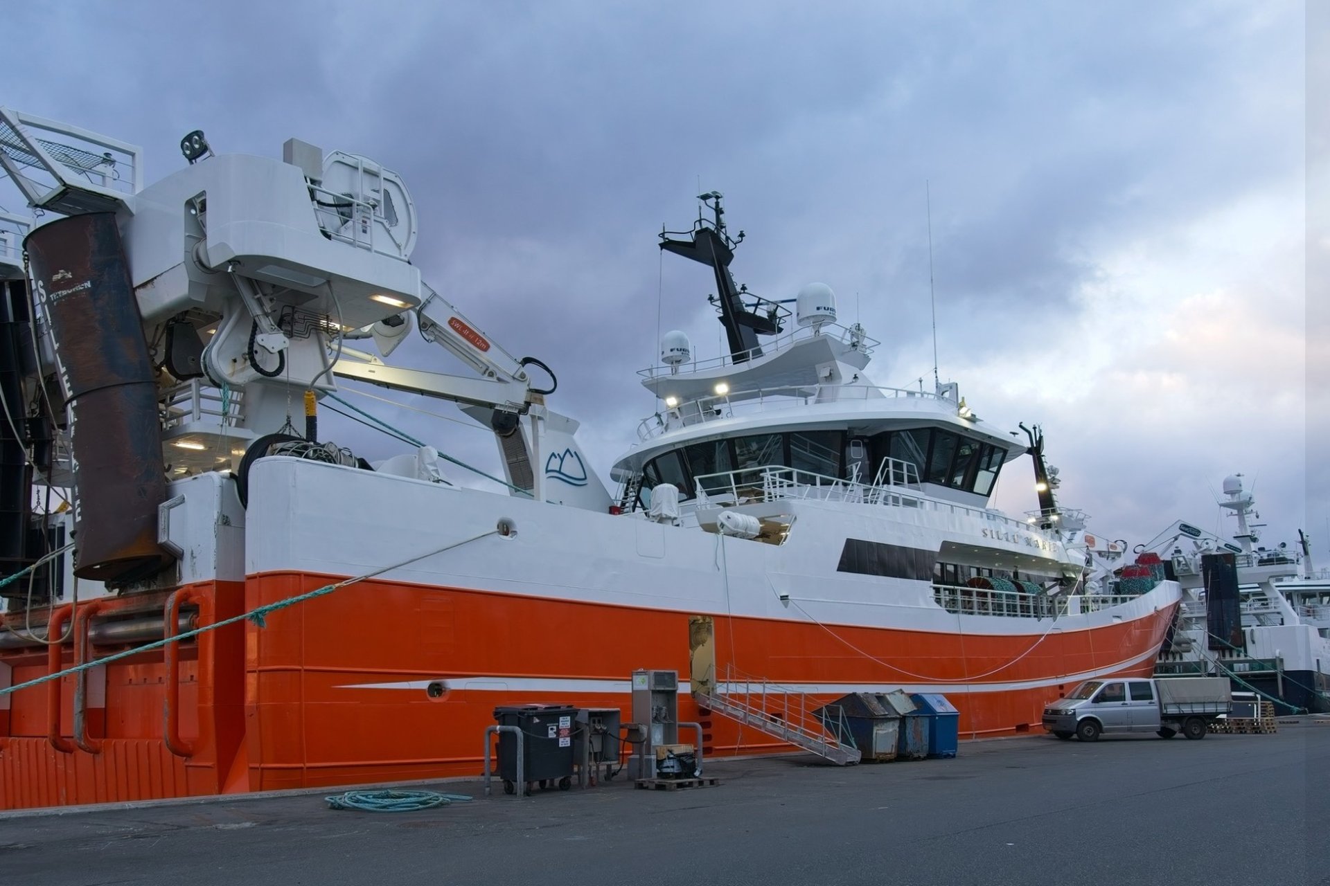 an abstract photo of a curved building with a blue sky in the background