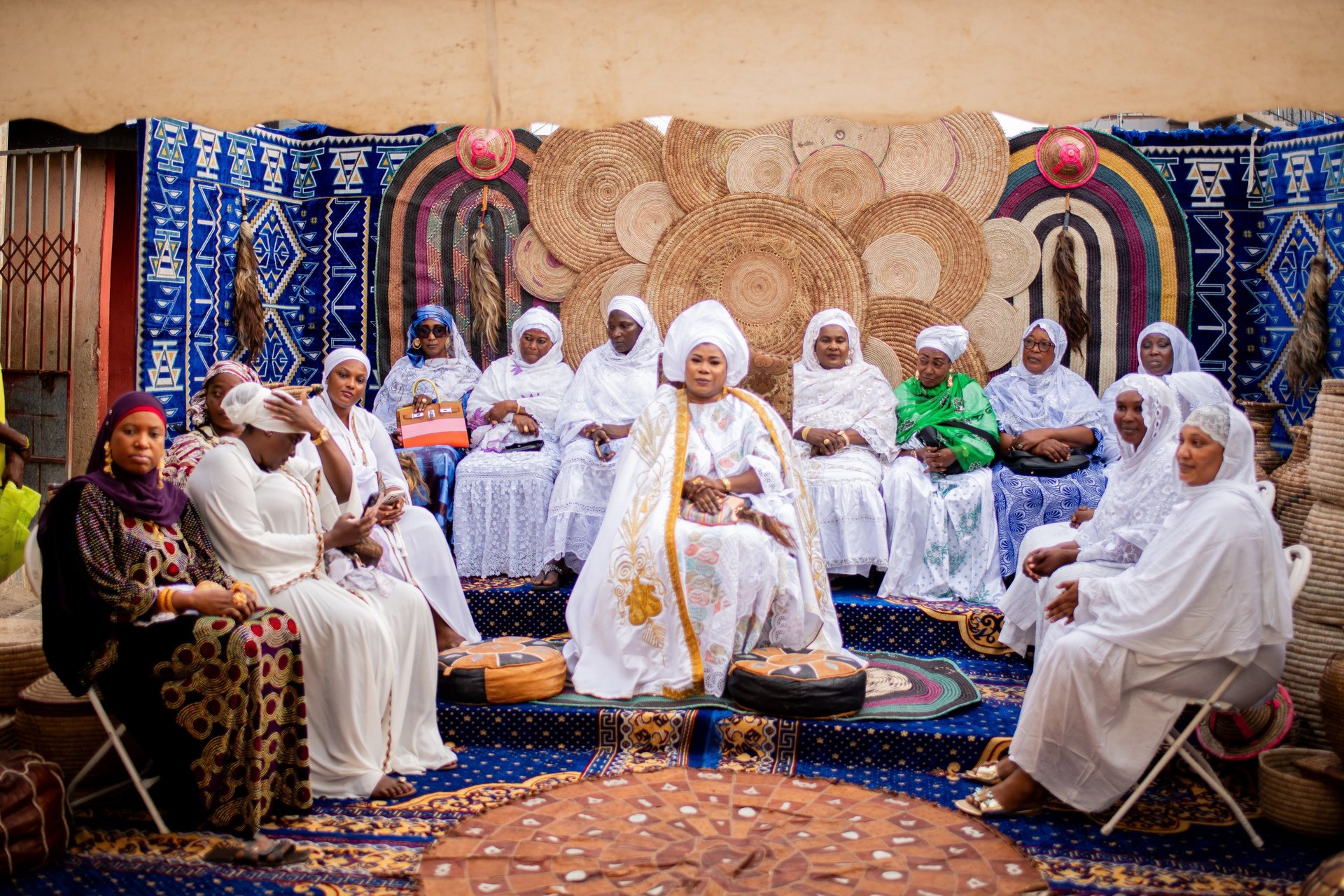 black and white bed linen
