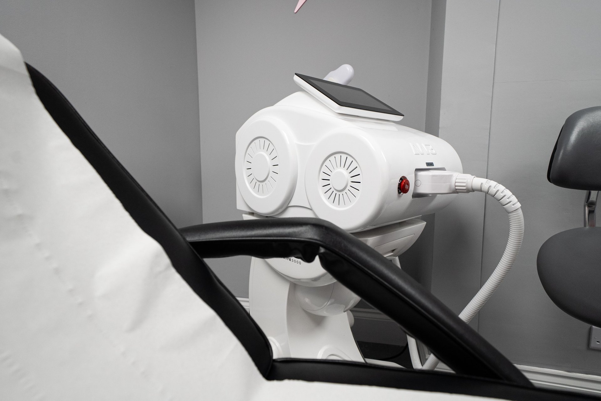 gray computer monitor