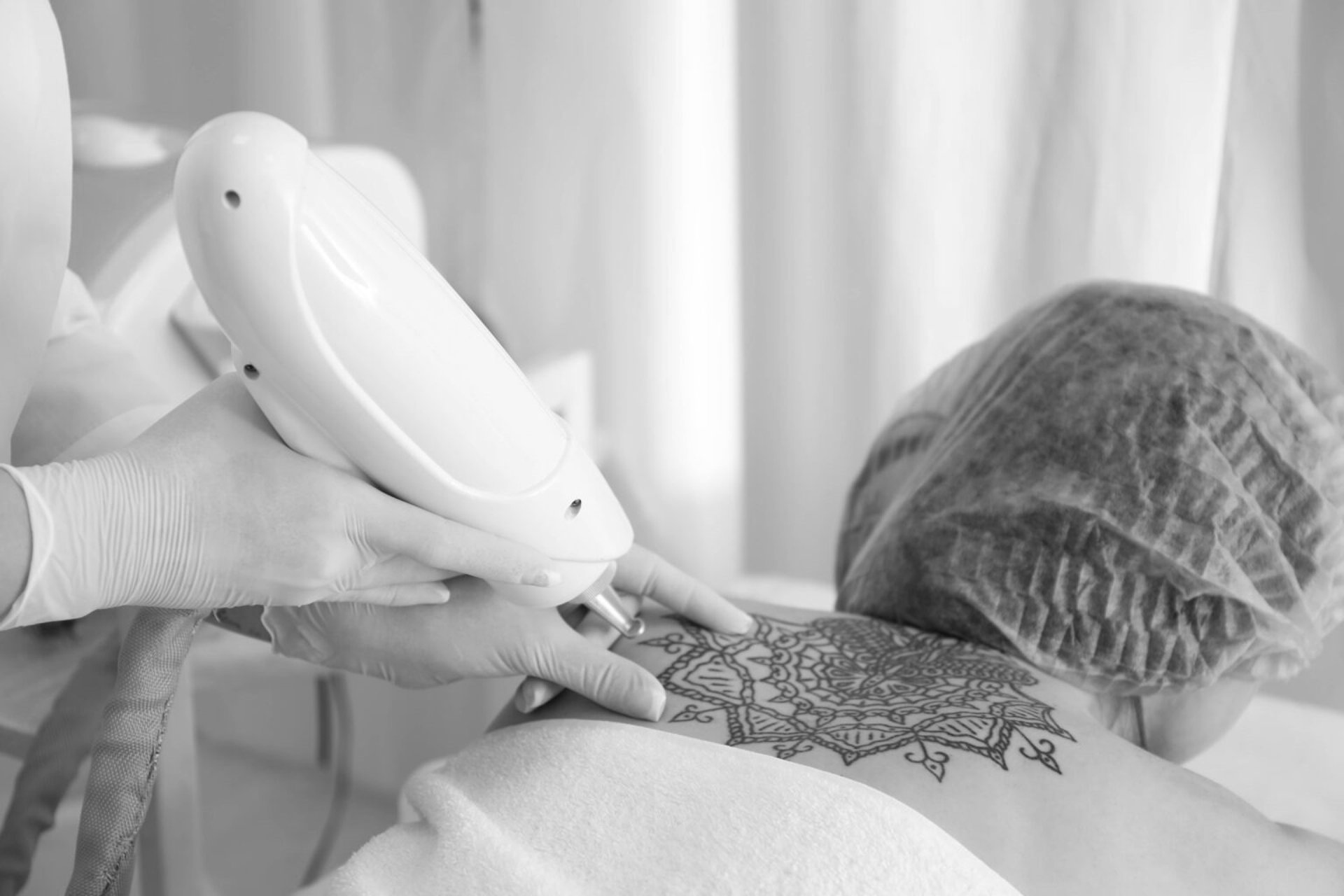 black and white bed linen