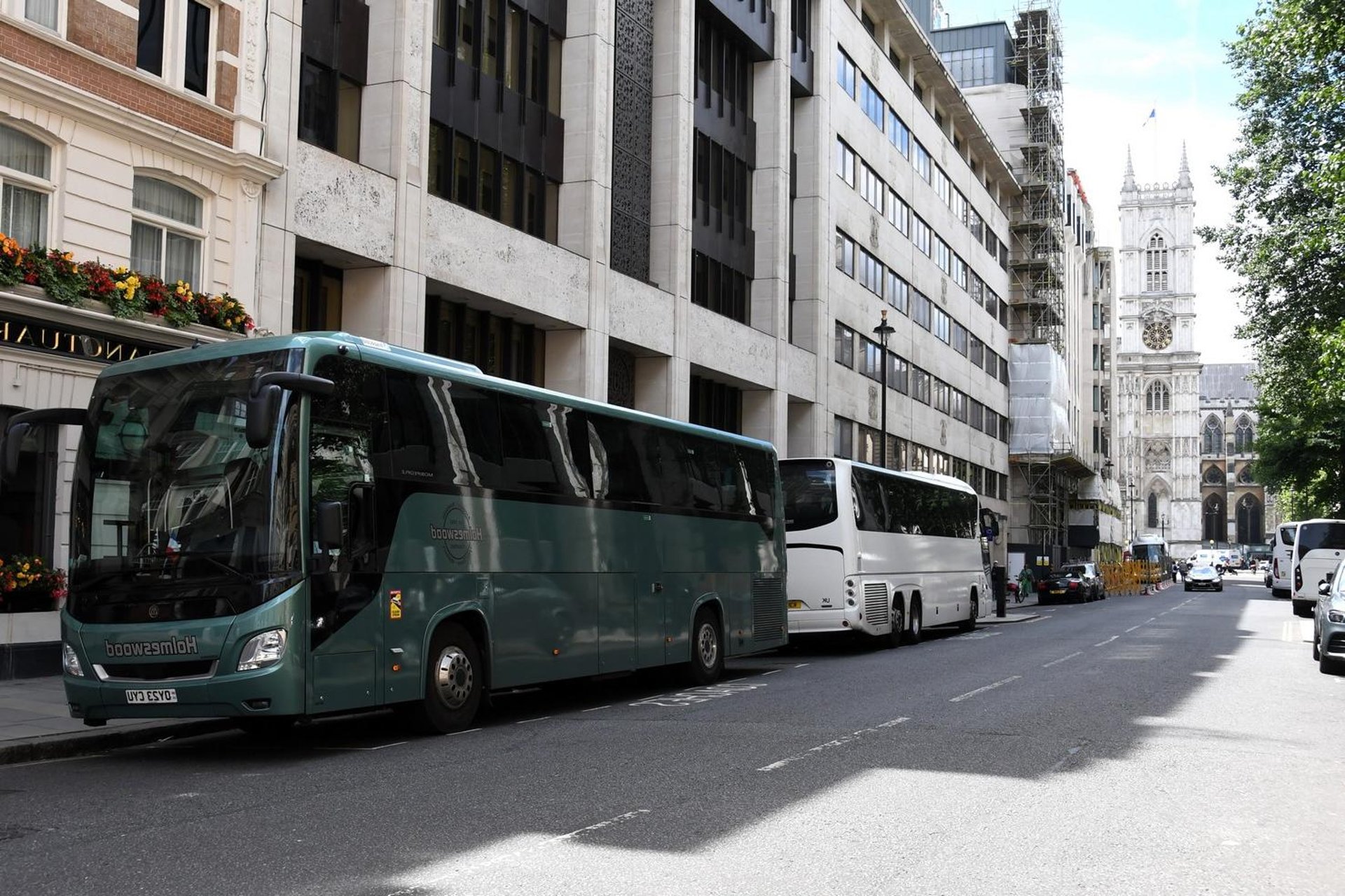 black and white bed linen