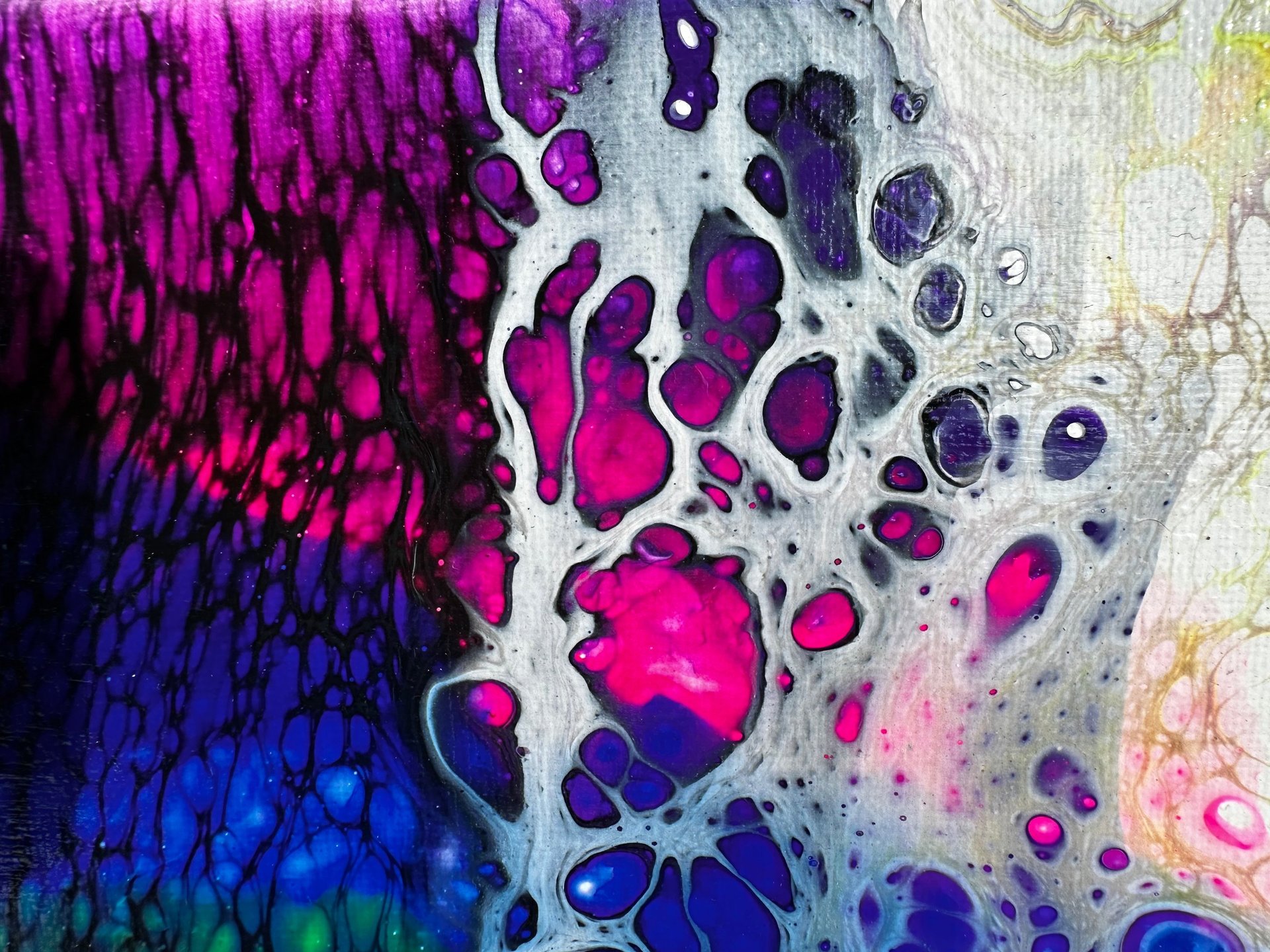 black and white bed linen