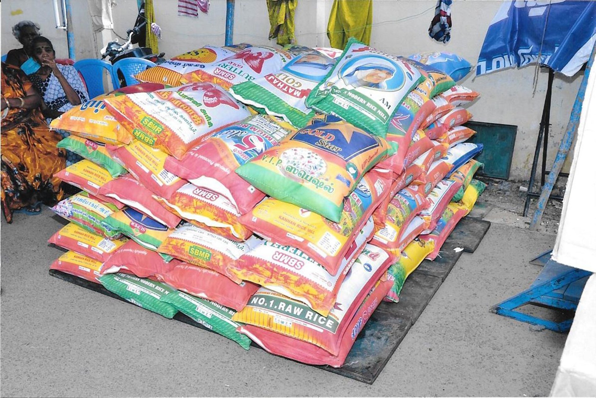 an abstract photo of a curved building with a blue sky in the background