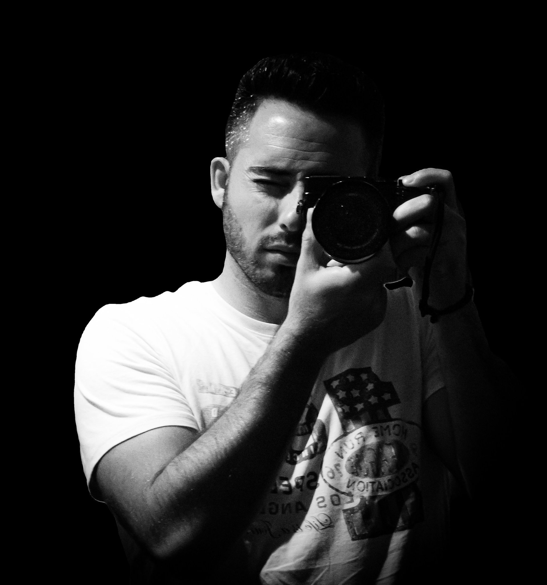 gray computer monitor