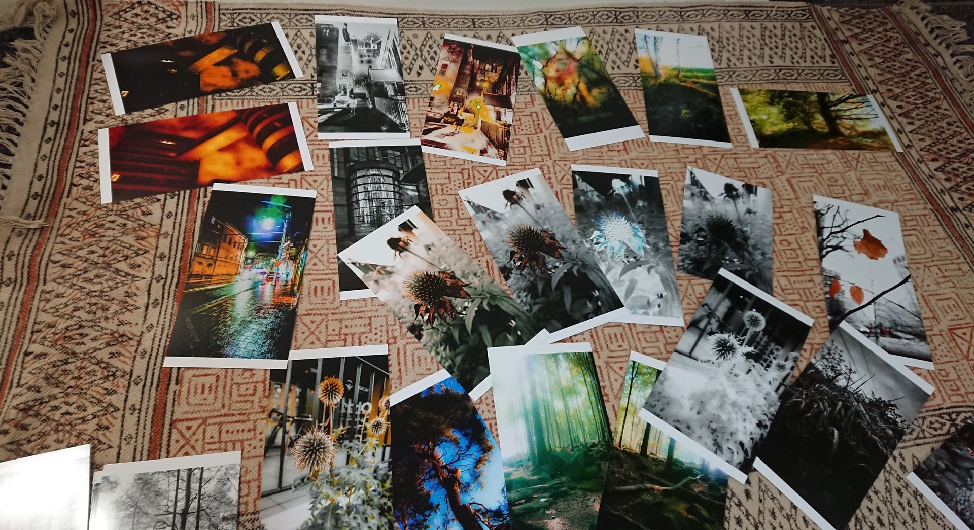 gray computer monitor