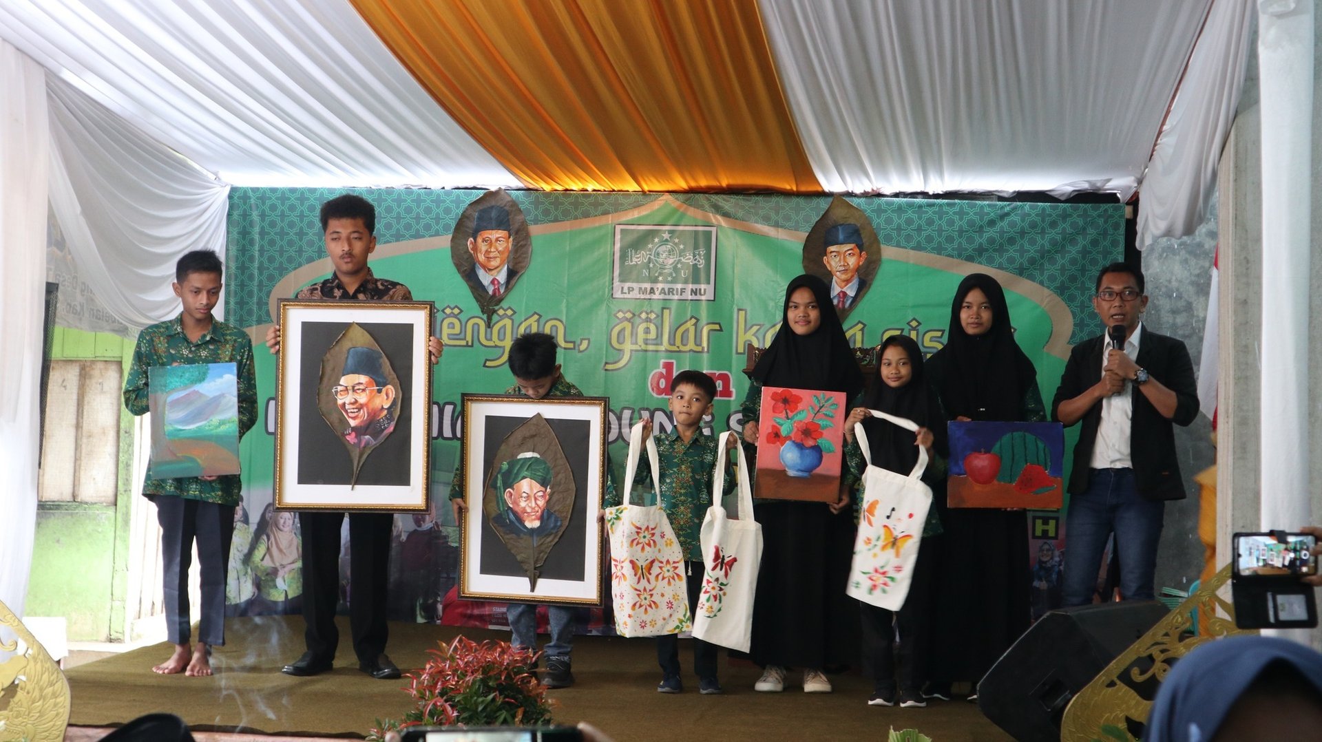 black and white bed linen