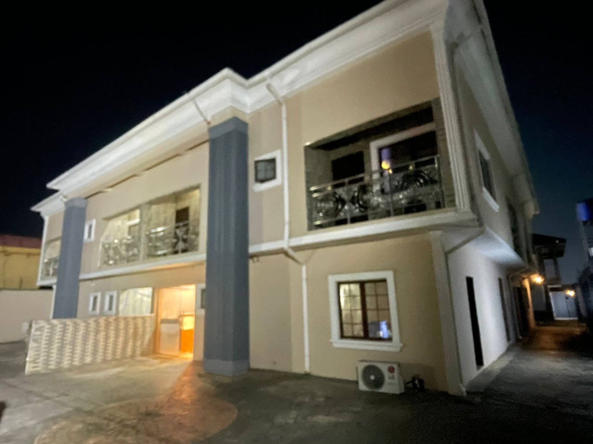 black and white bed linen