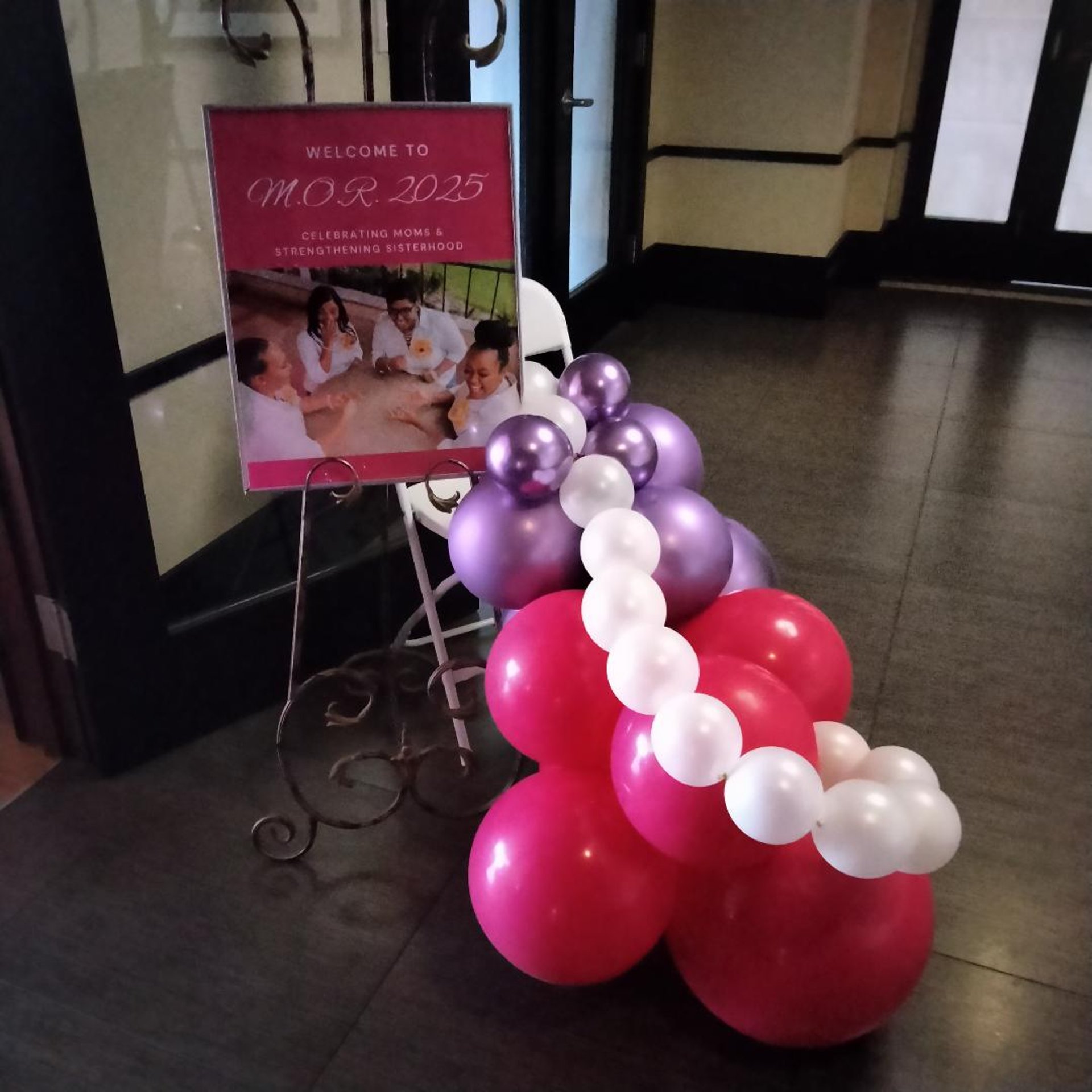 gray computer monitor