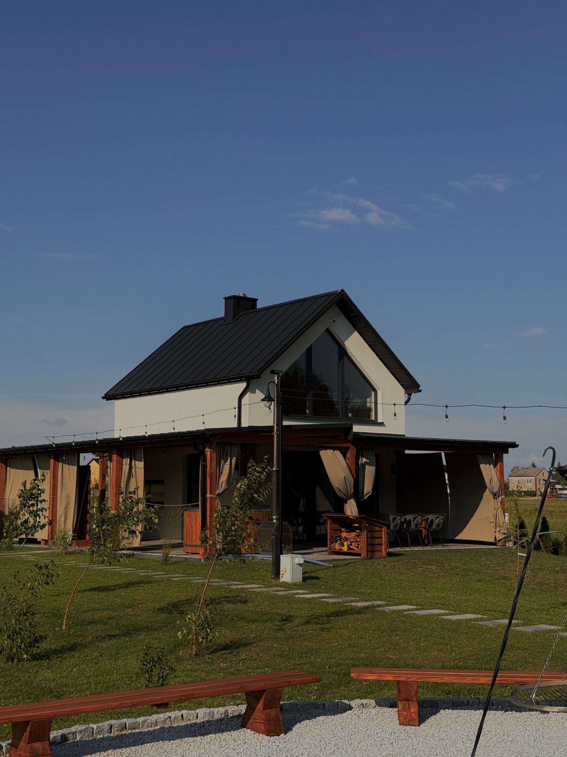 gray computer monitor