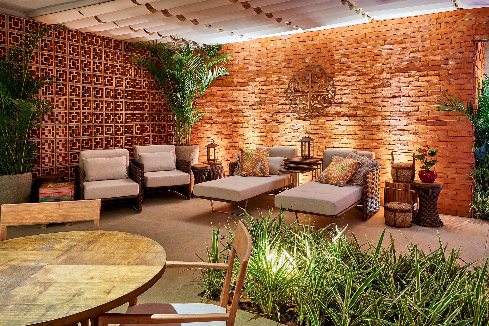 black and white bed linen