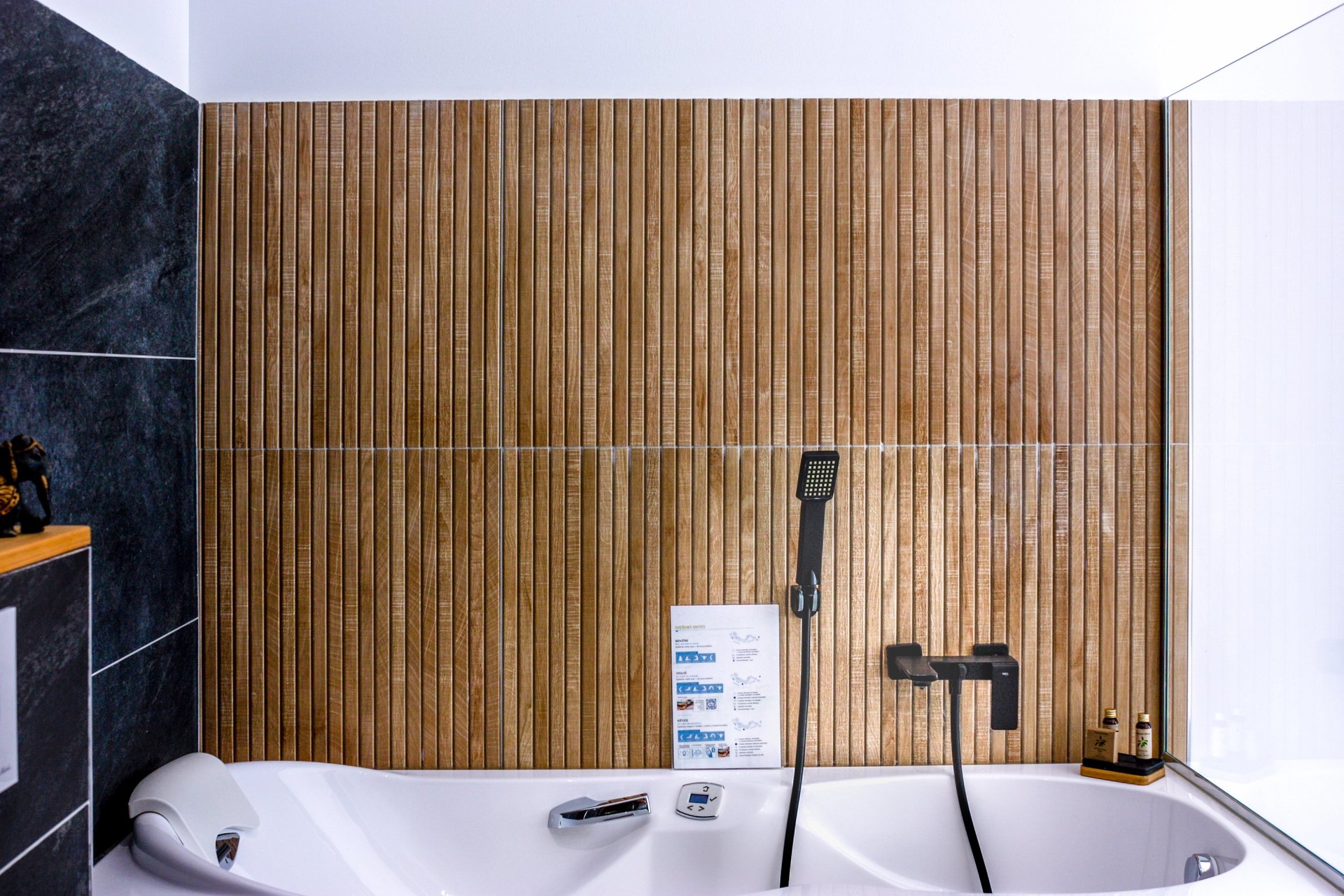 Bathroom with towels, hot tub and fridge at Domaine Des Lucques