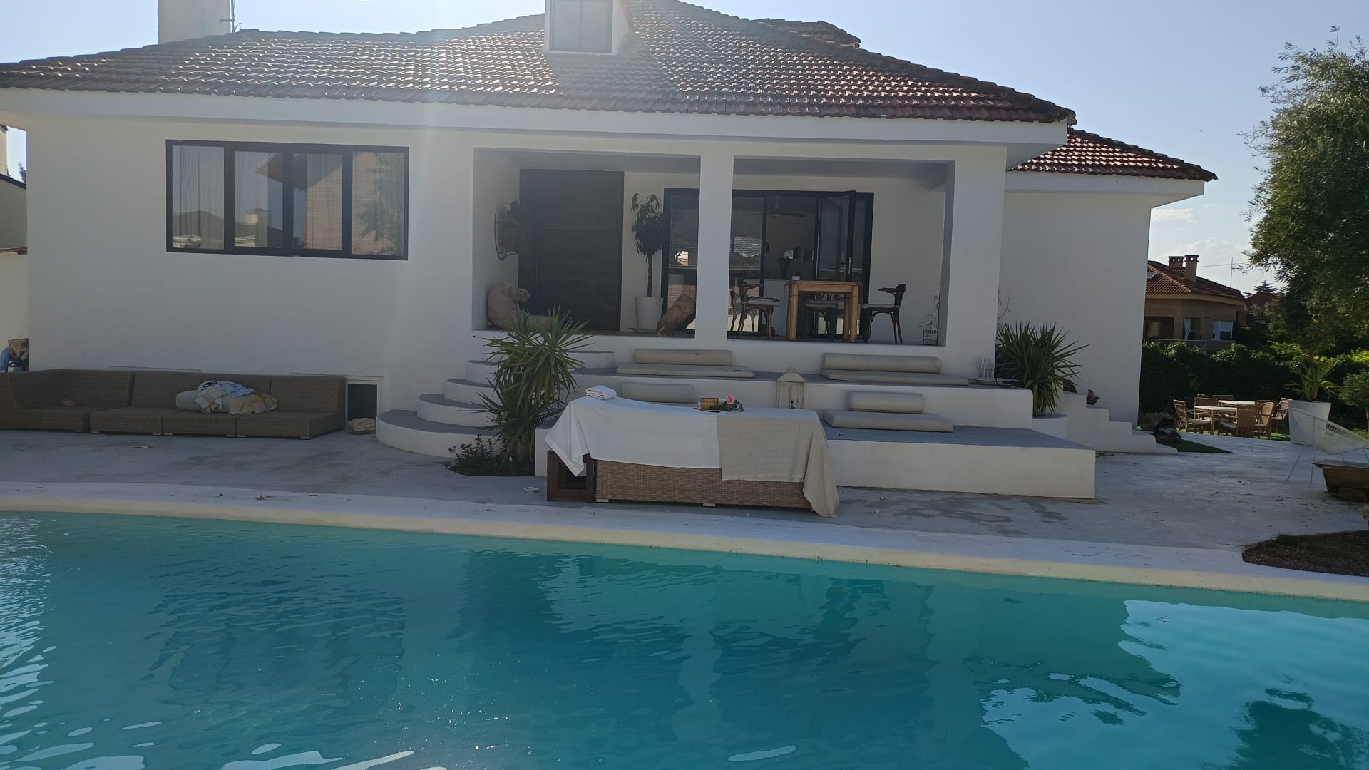 black and white bed linen