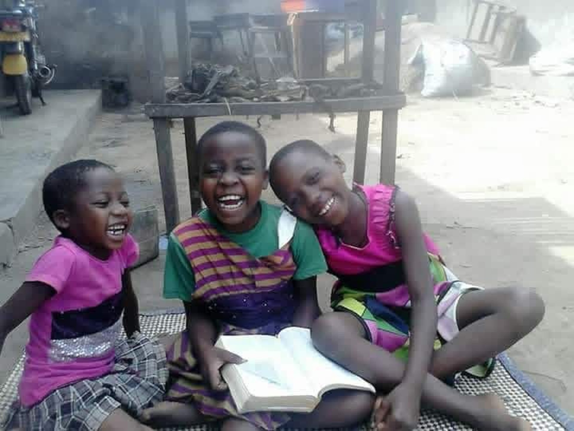 black and white bed linen