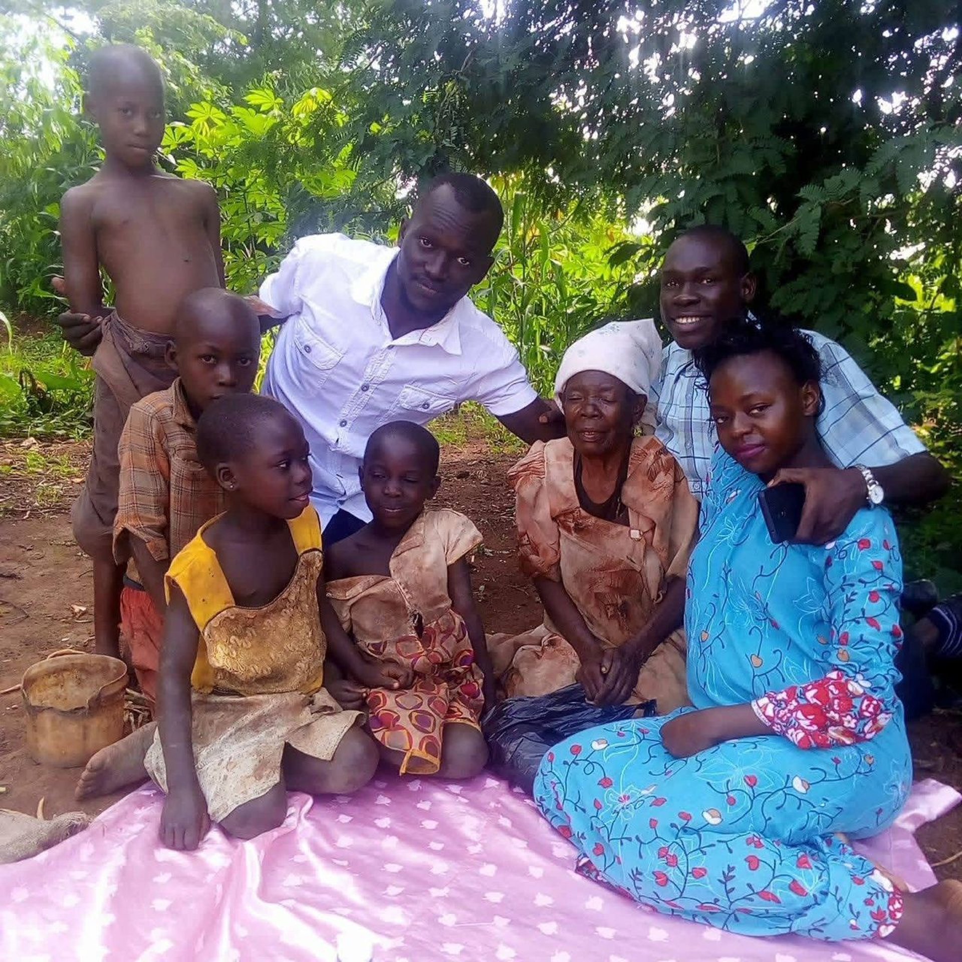 black and white bed linen