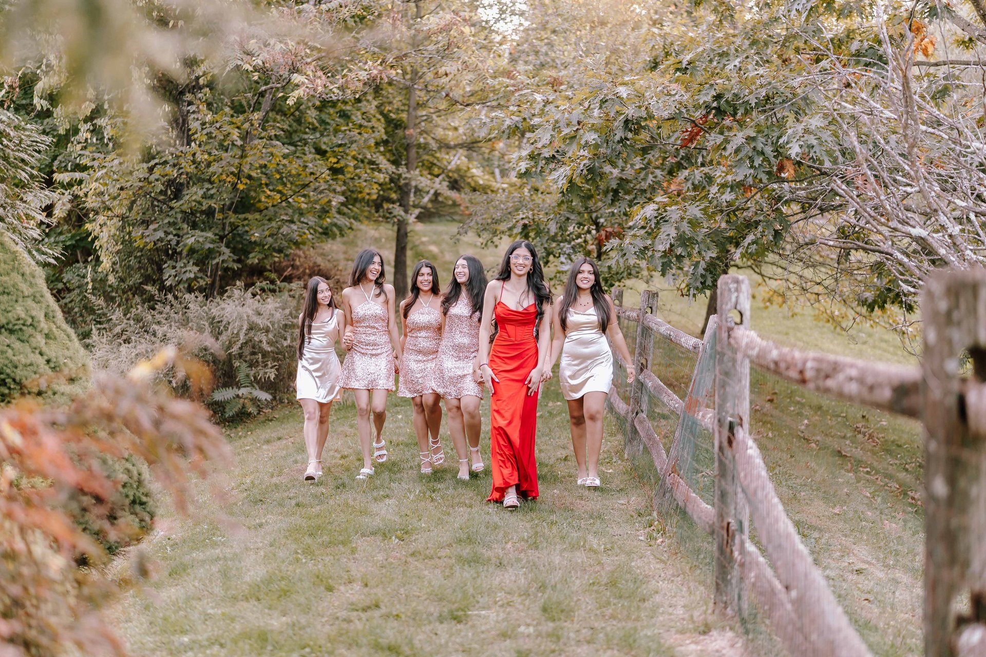 Sweet 16th besties throwing their kisses