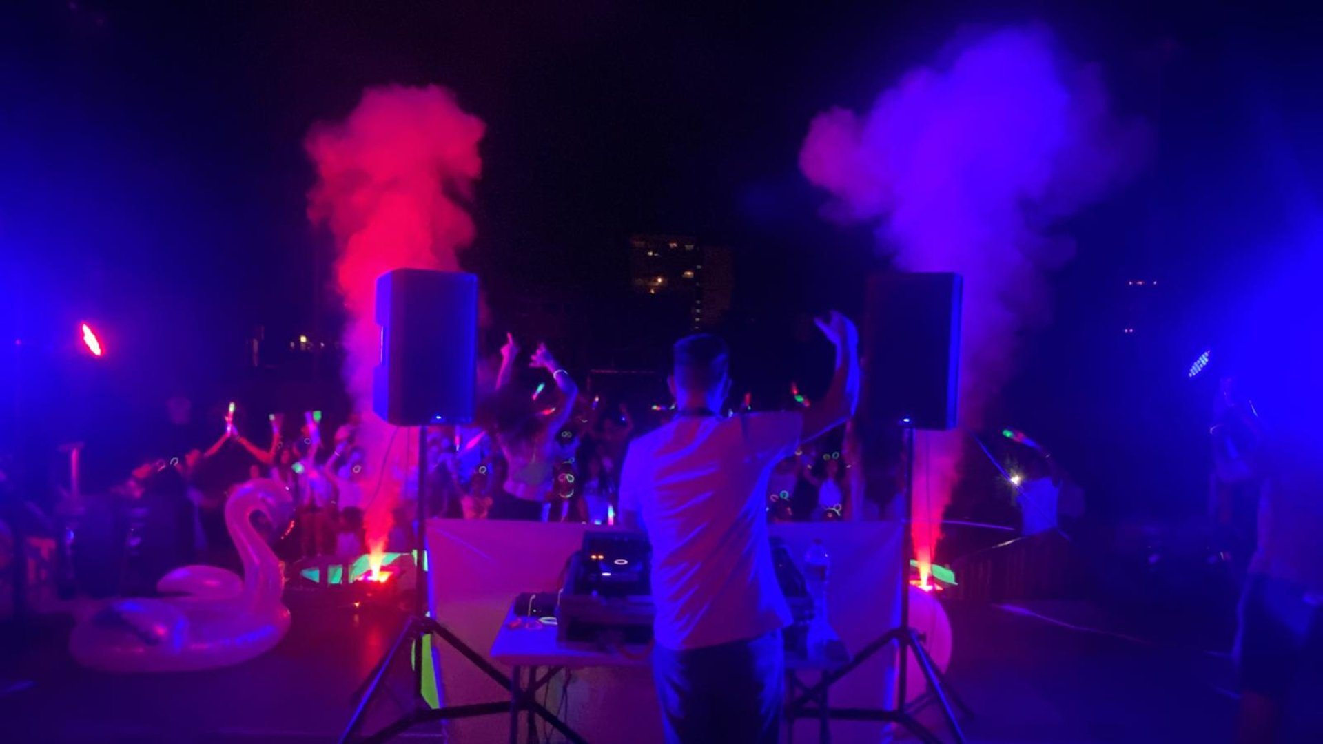 gray computer monitor