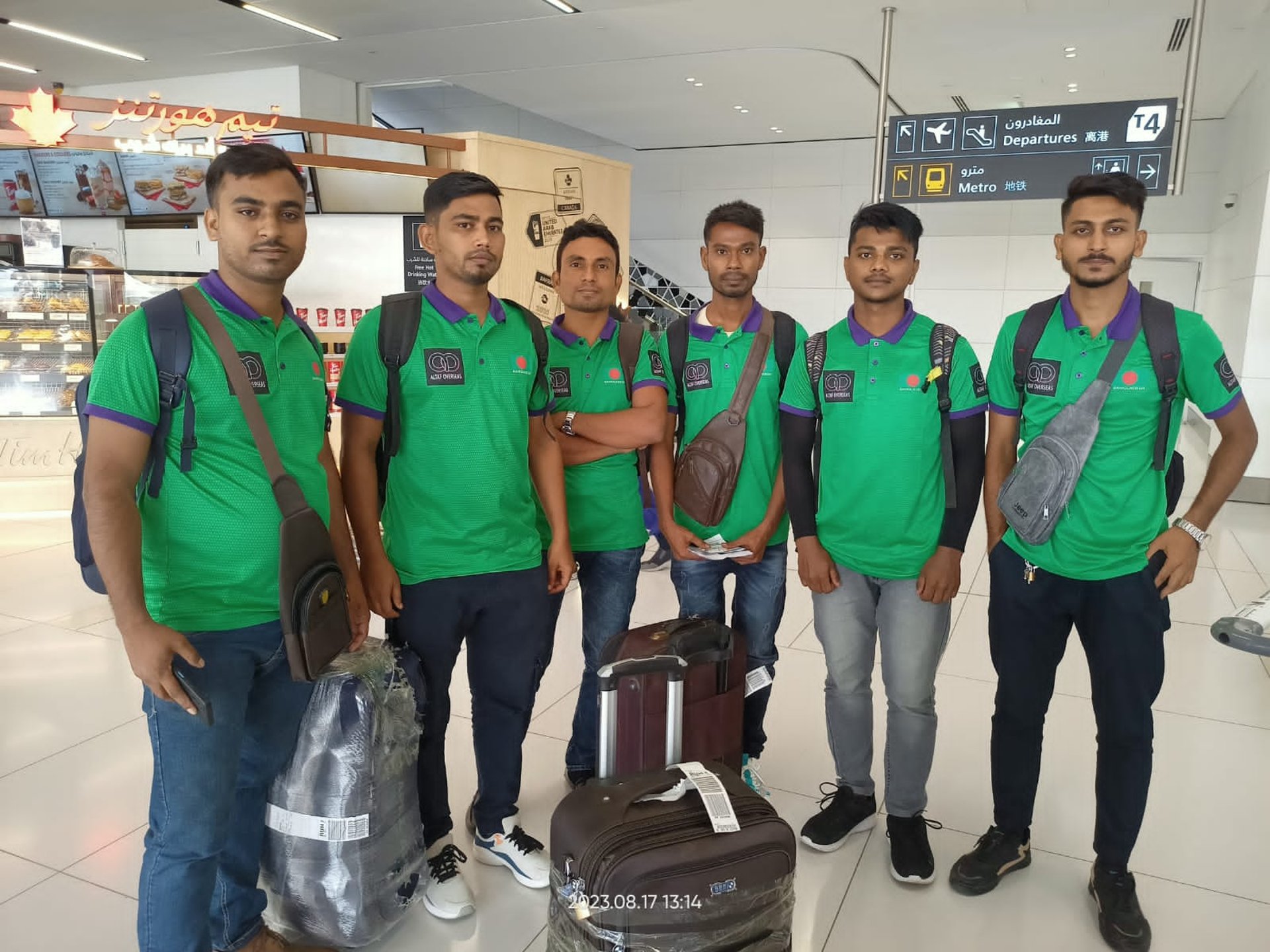 gray computer monitor