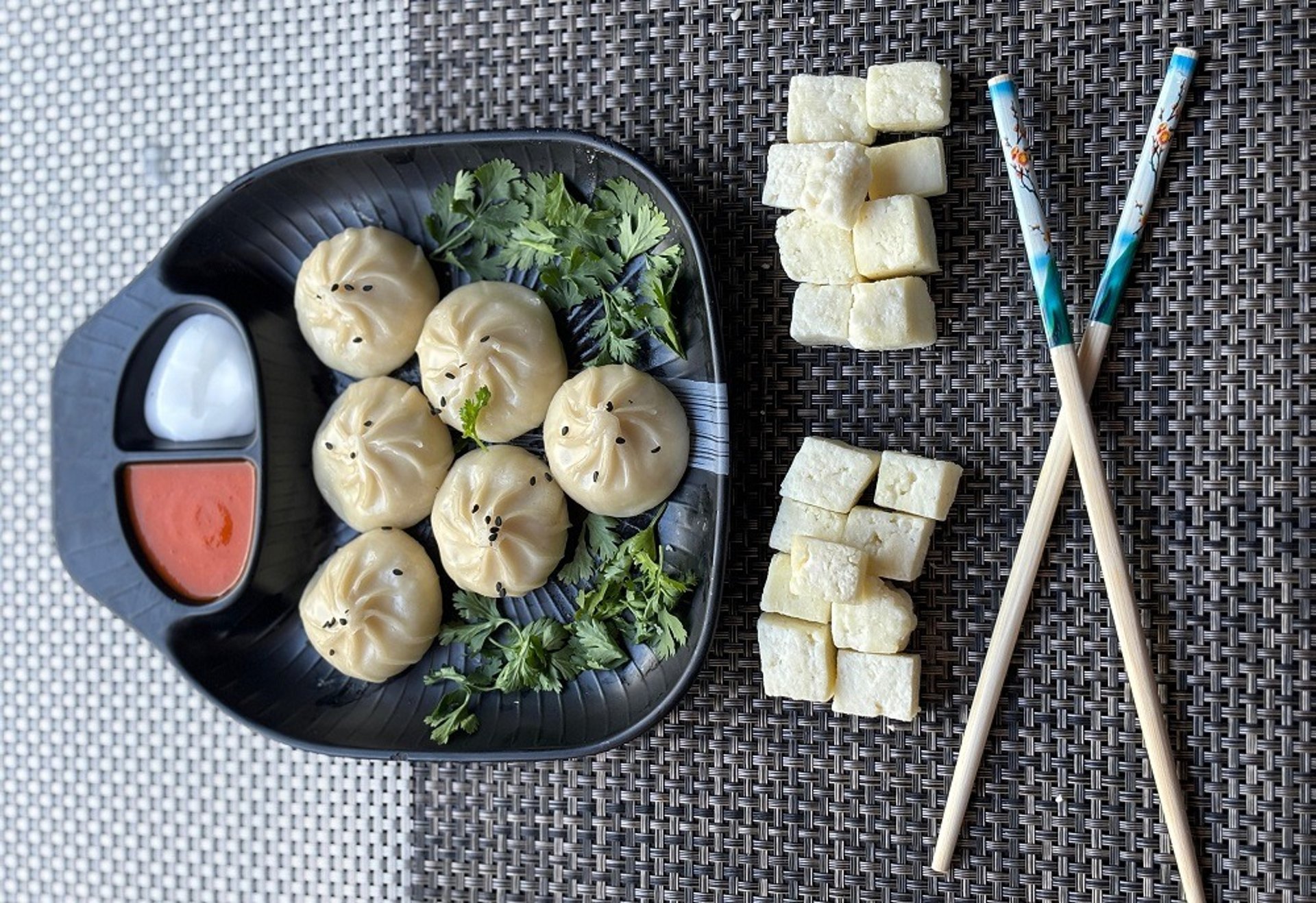 black and white bed linen