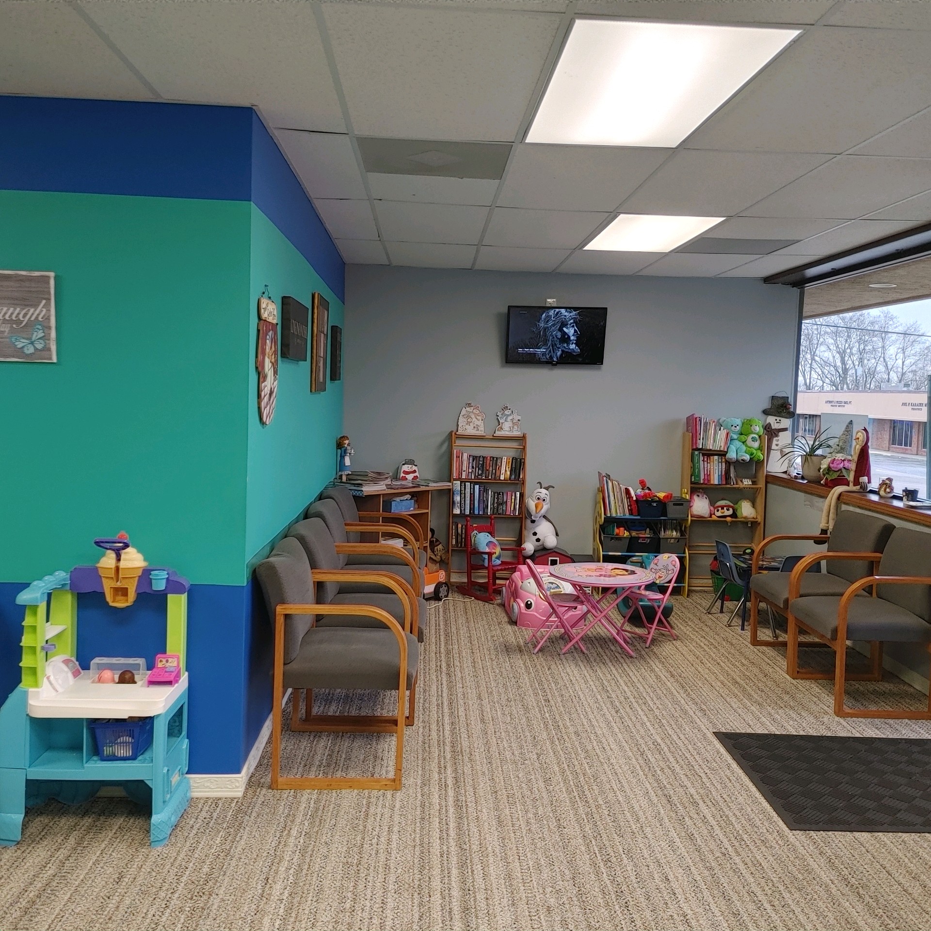 two inflatable snowmen with hats and scarves