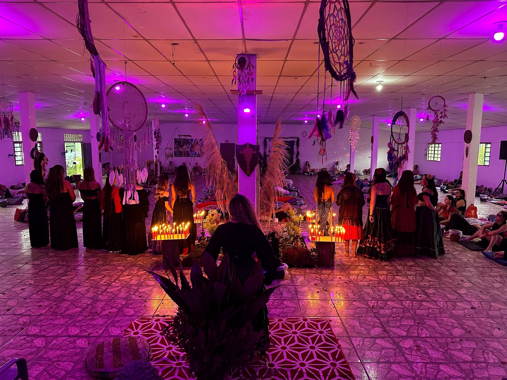 gray computer monitor