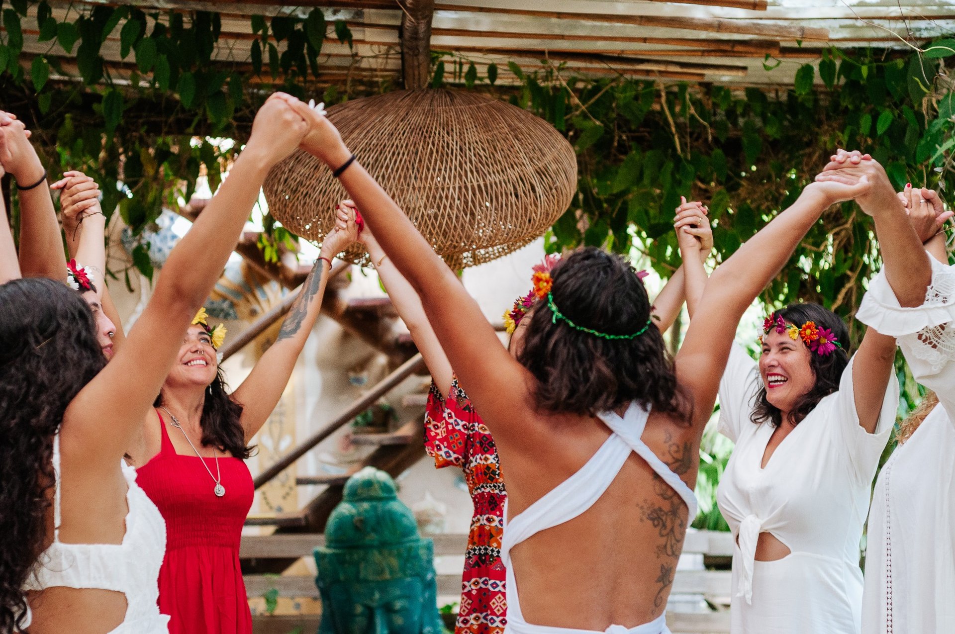 black and white bed linen