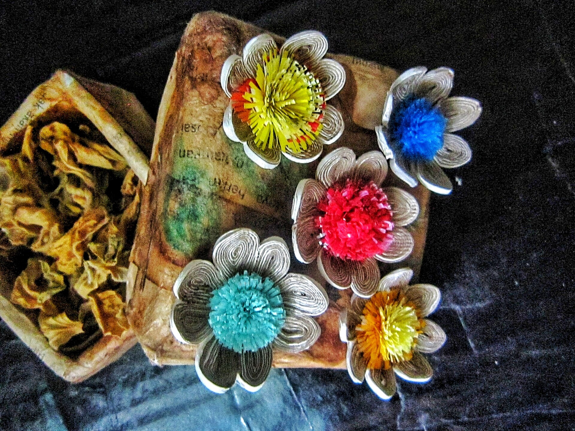 Recycled paper quilling flower for decorated lid of vintage box 