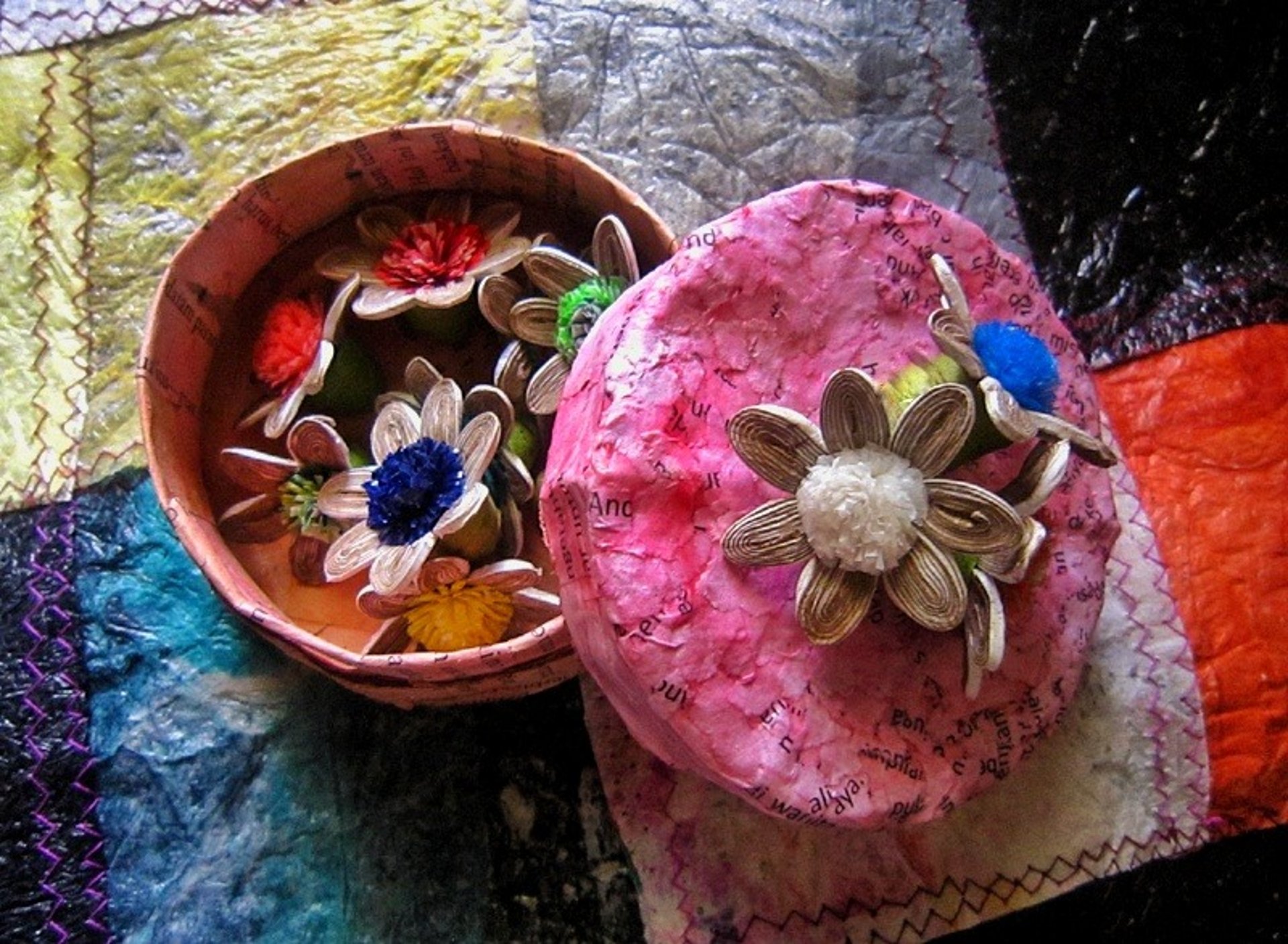 Paper daisy for decorated lidr of circle storage 