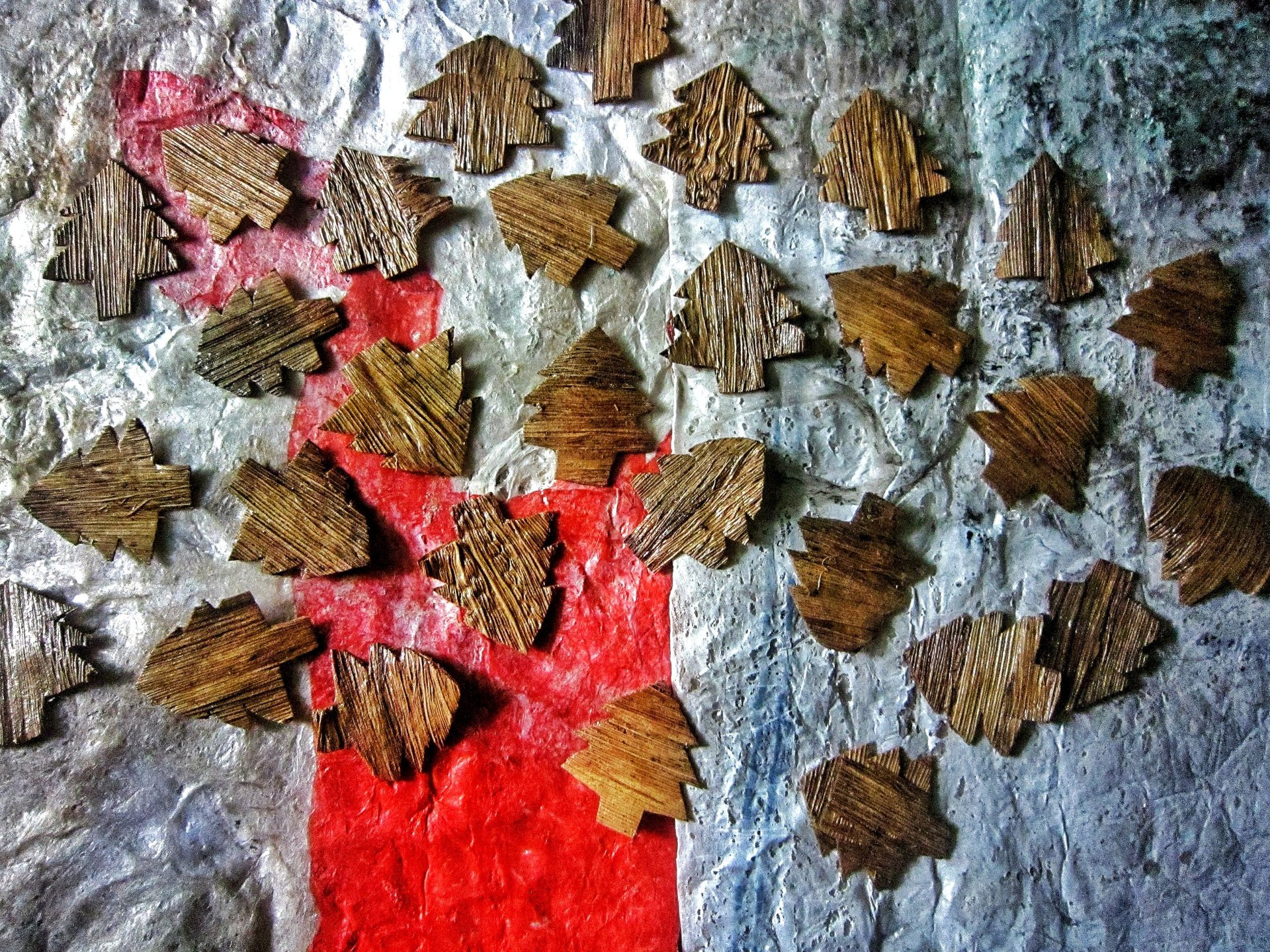 Sustainable corn husk christmas tree table confetti for beautiful table decor in christmas season 