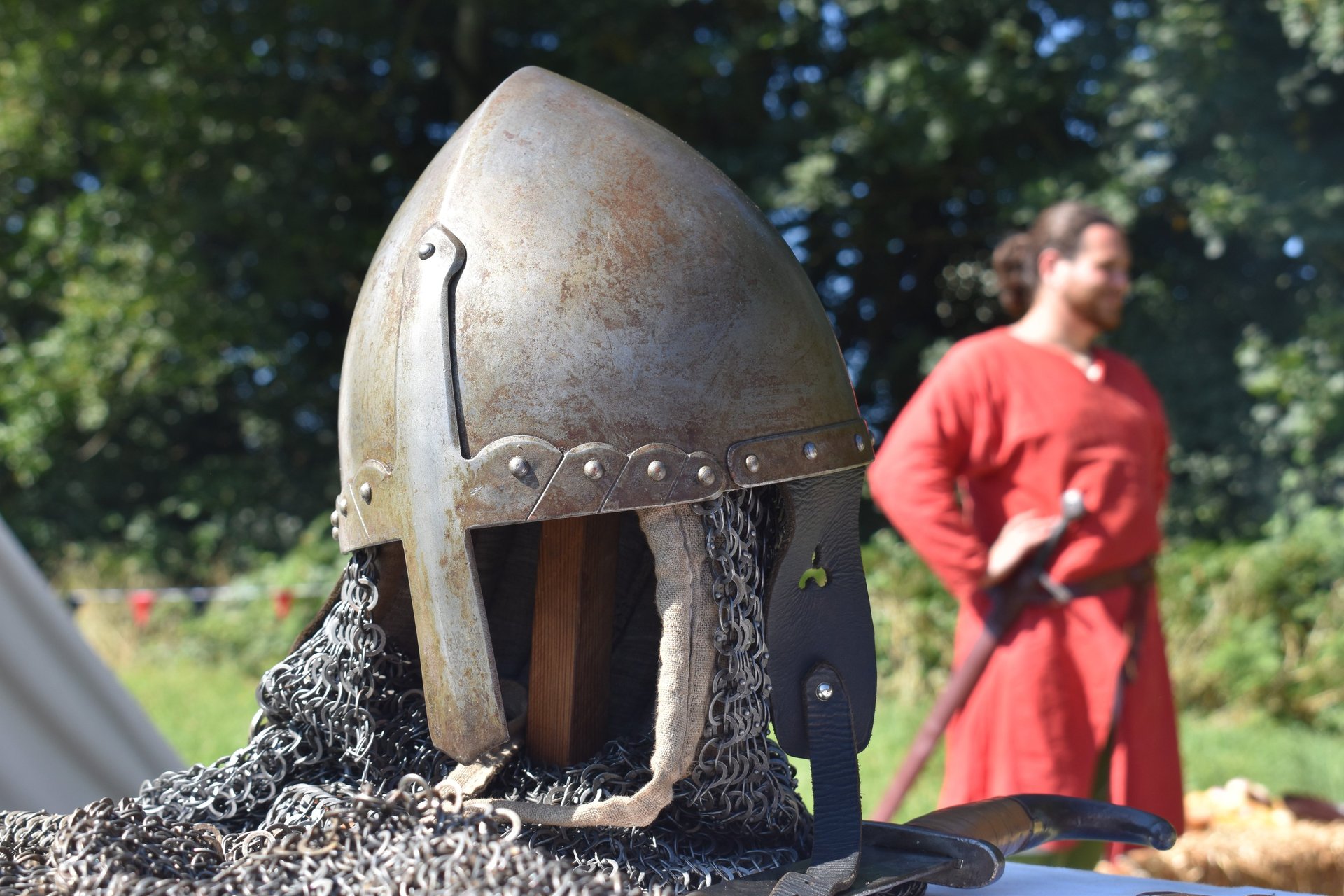 gray computer monitor