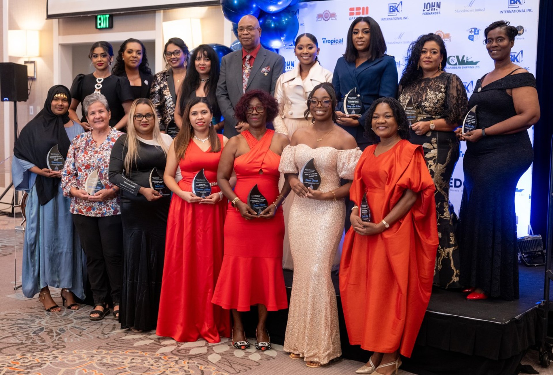 gray computer monitor