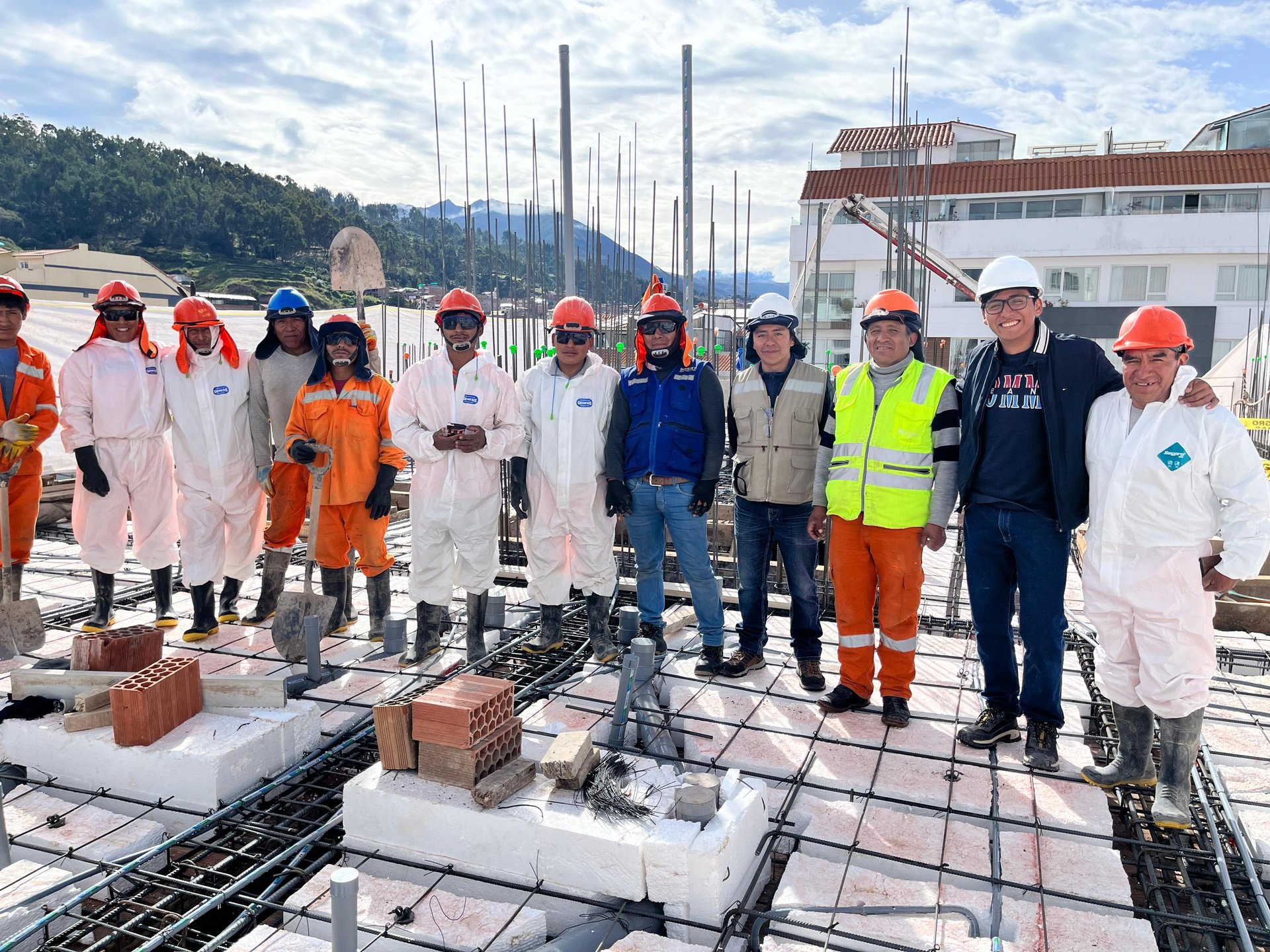 gray computer monitor