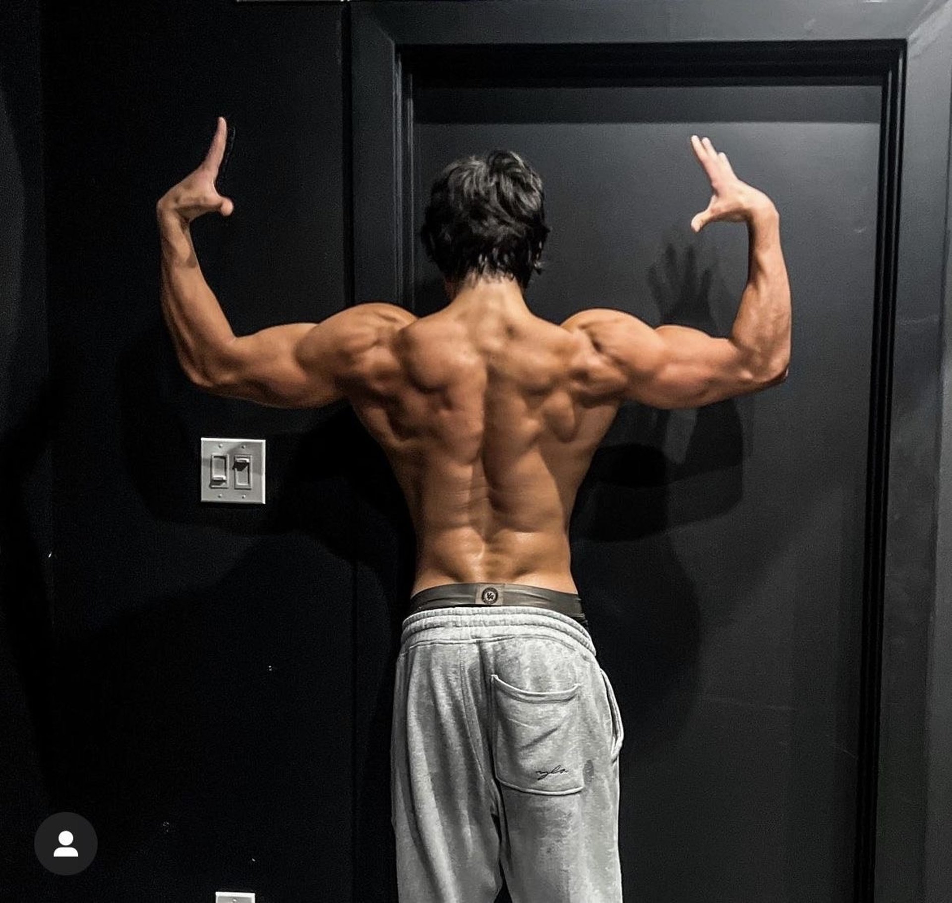 black and white bed linen