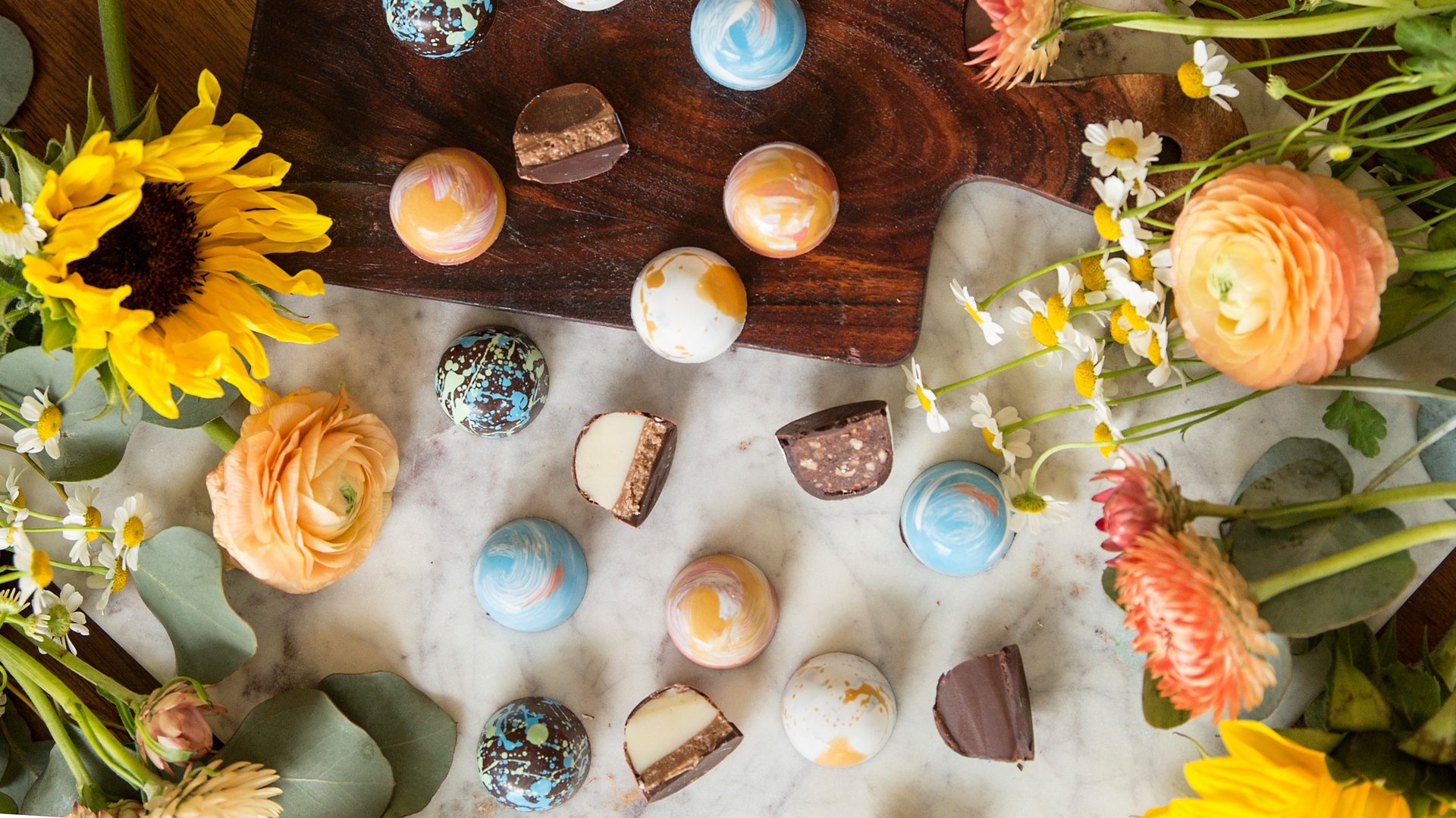 black and white bed linen