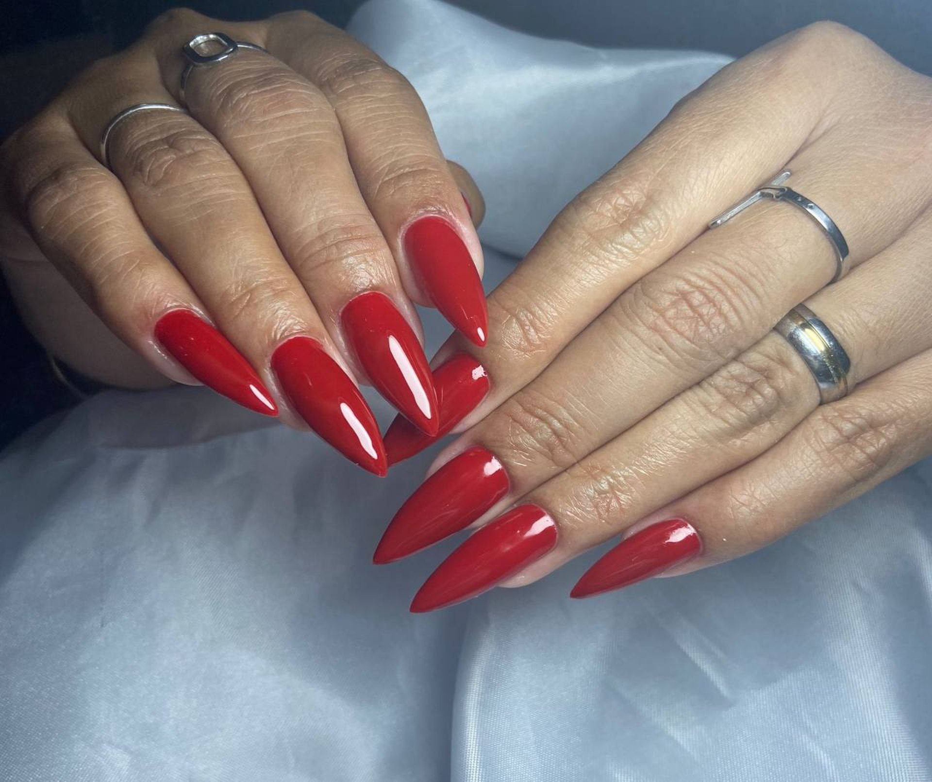 black and white bed linen