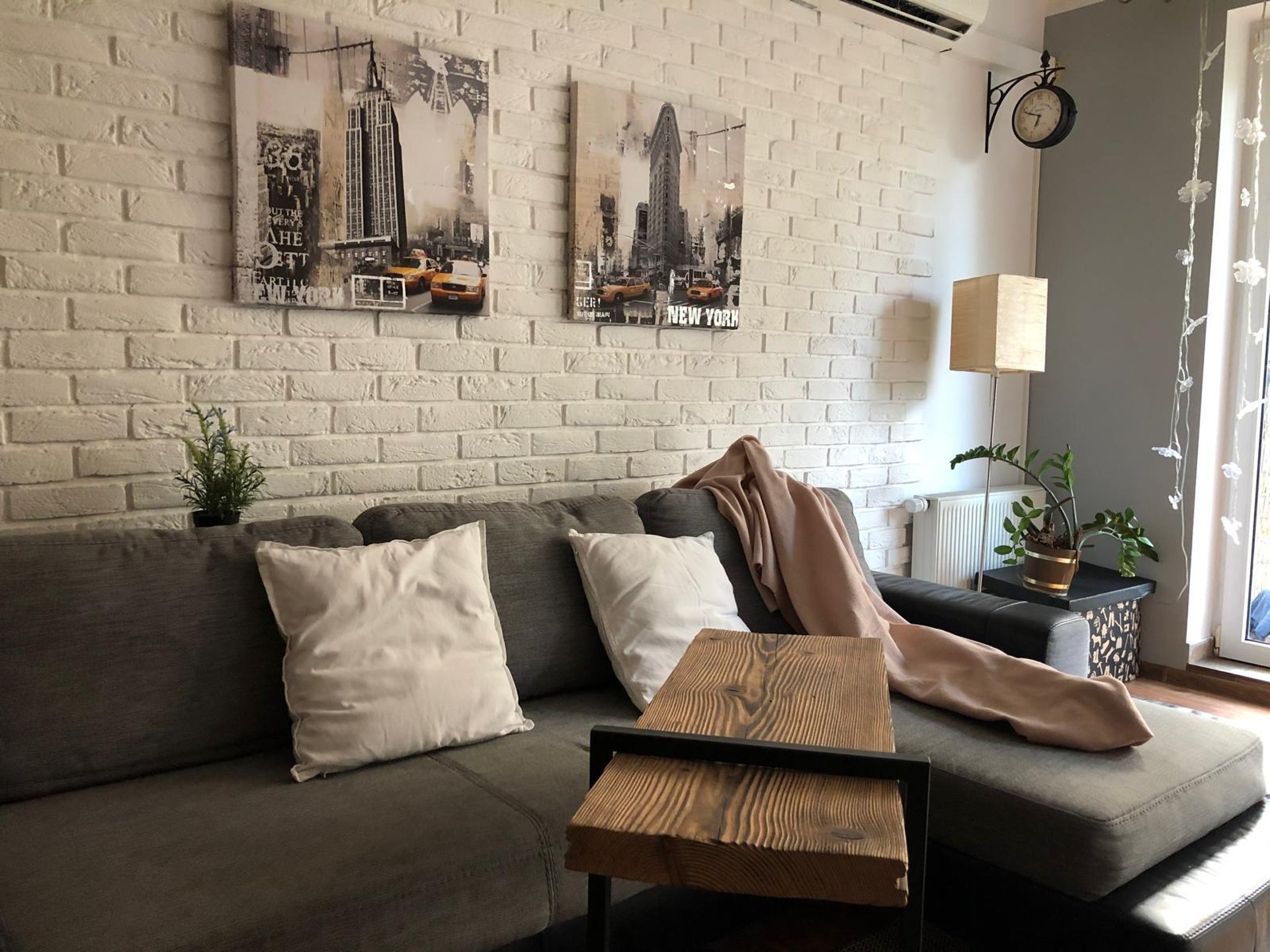 black and white bed linen