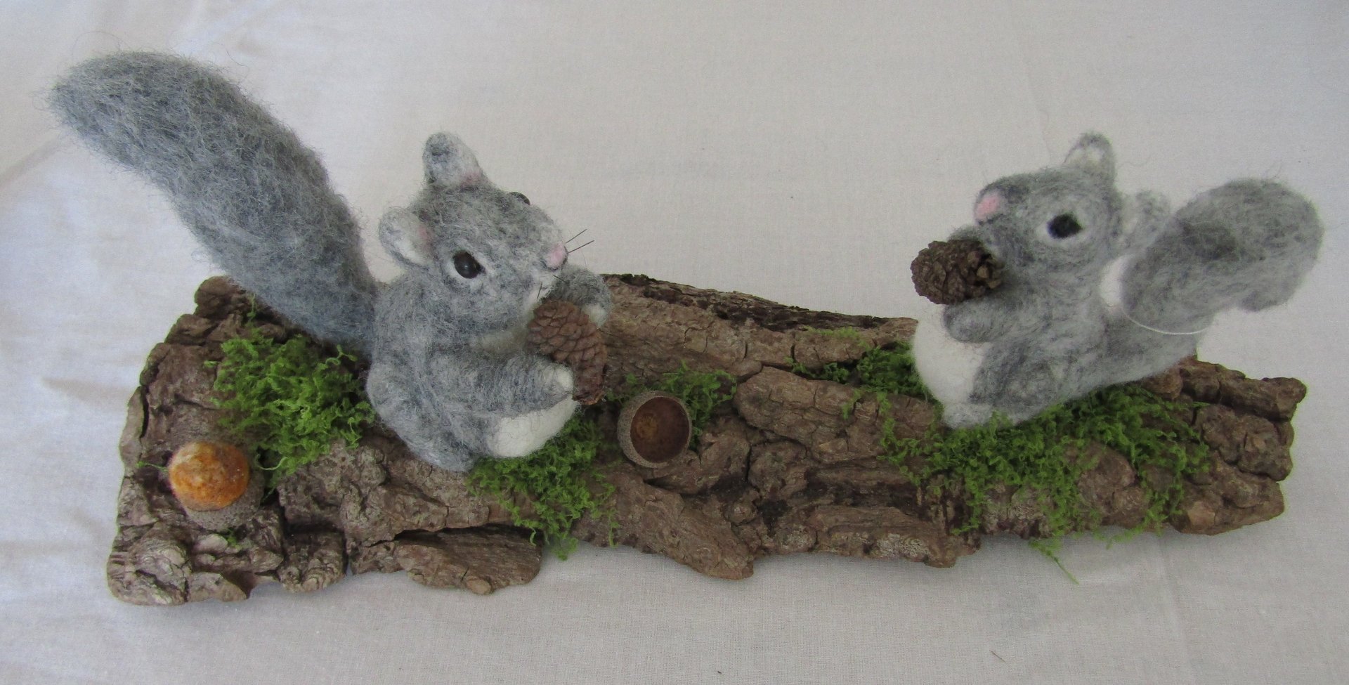 gray computer monitor