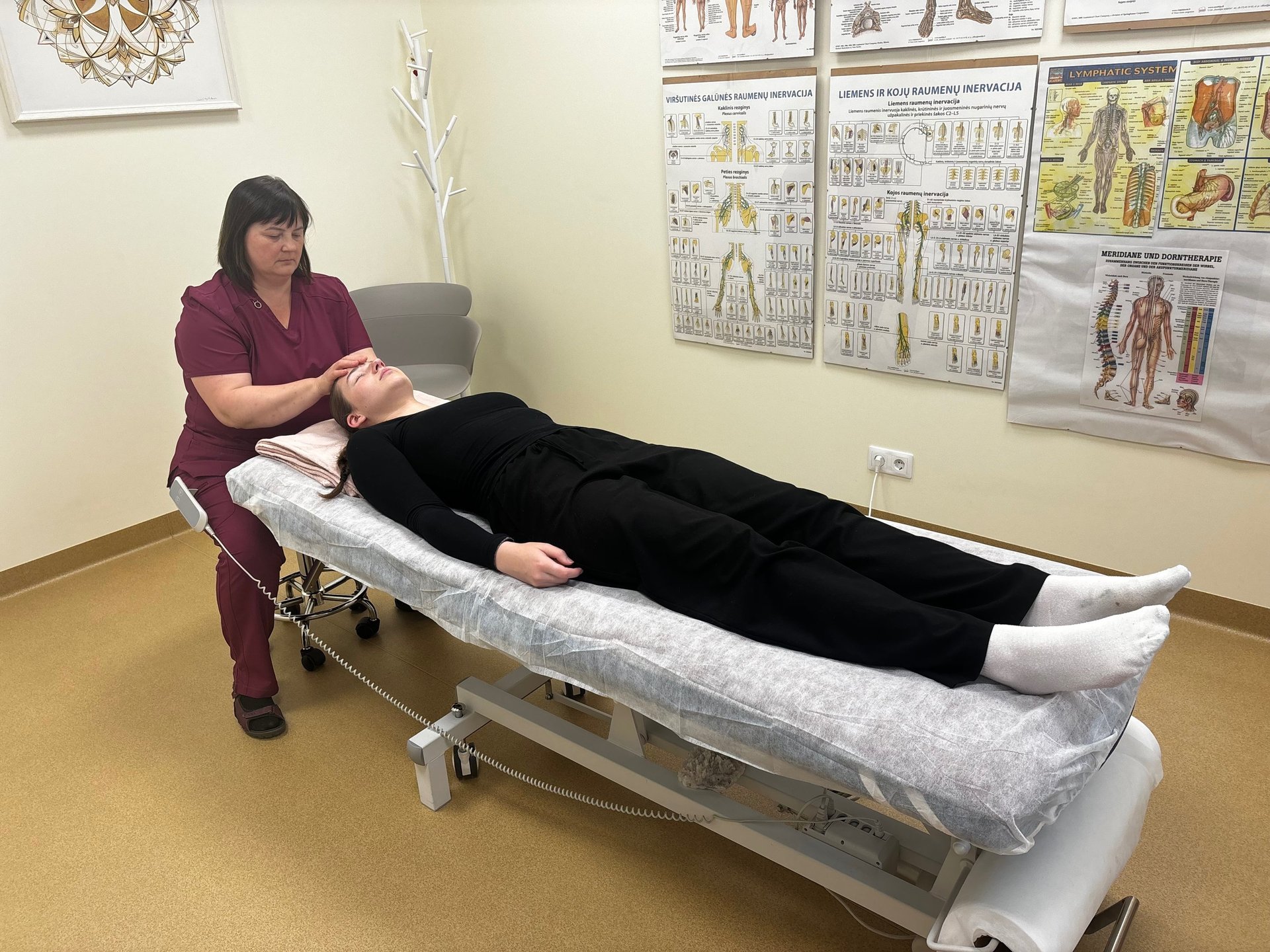 silhouette photography of woman doing yoga