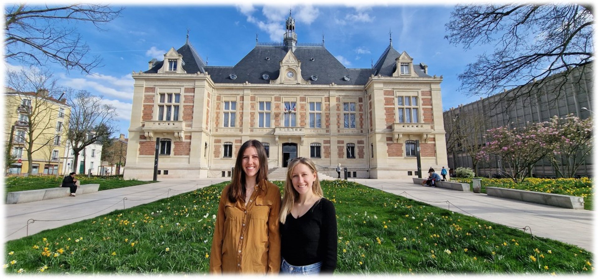 gents immobiliers devant la mairie de Montrouge