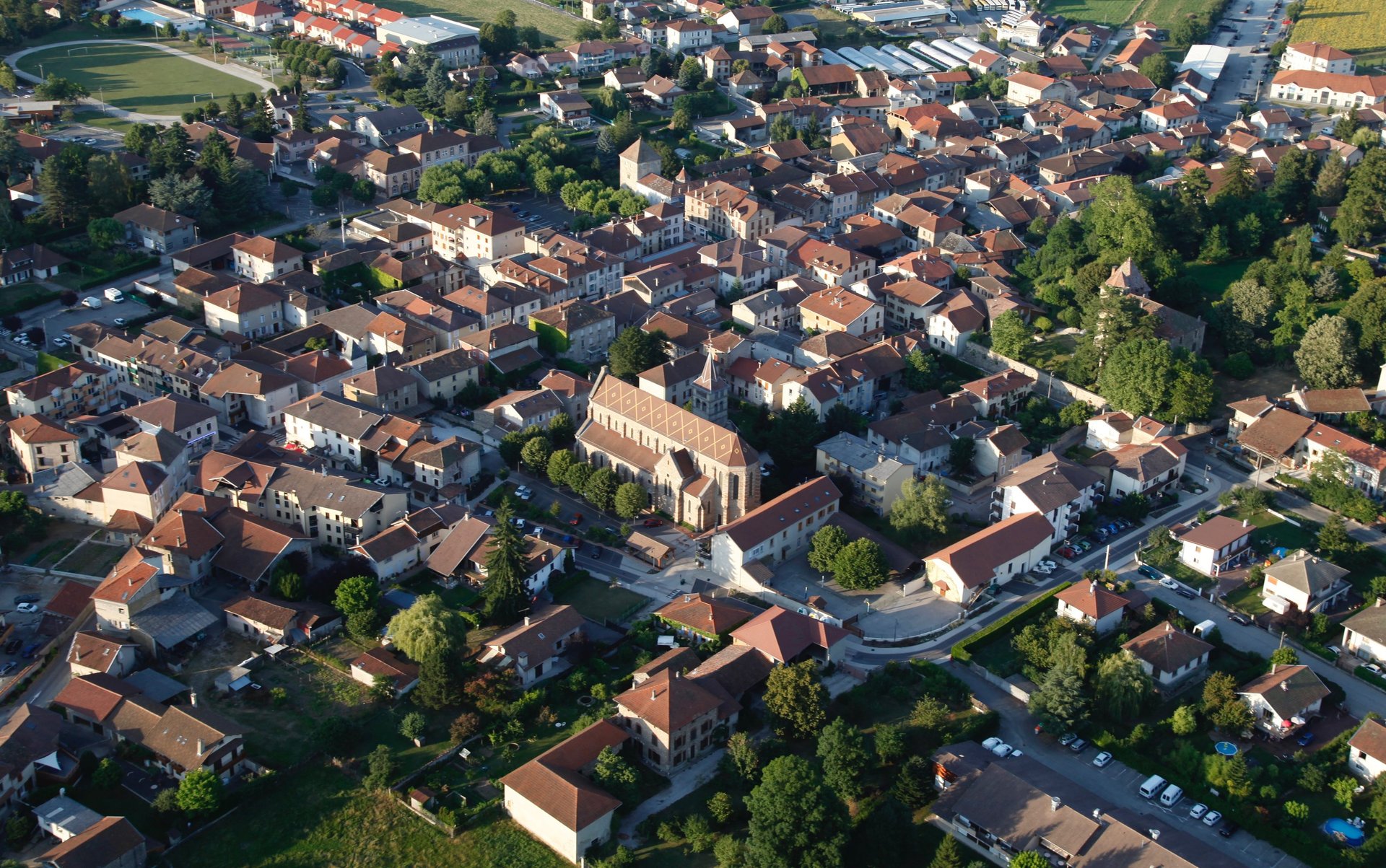 gray computer monitor