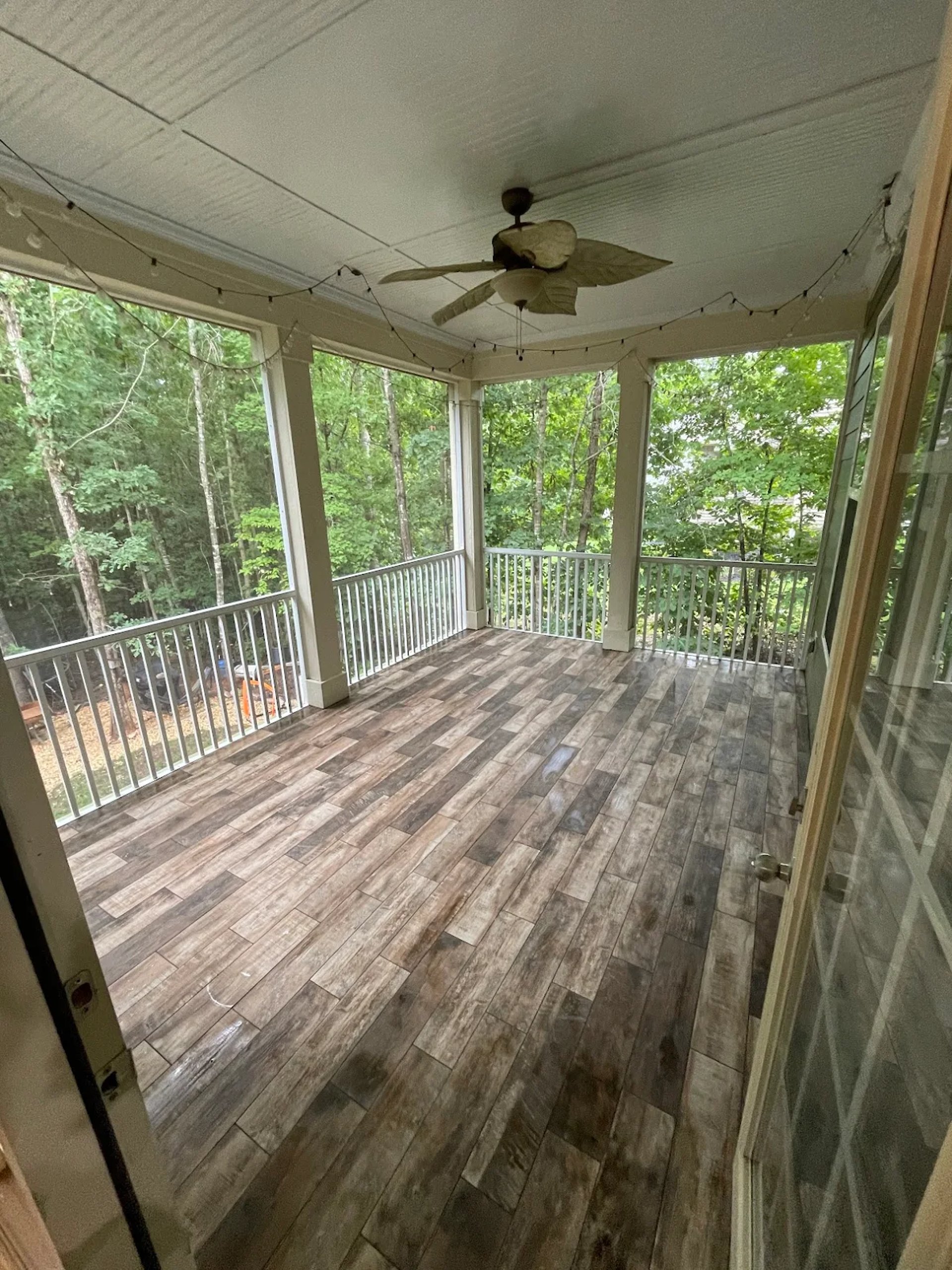 gray computer monitor